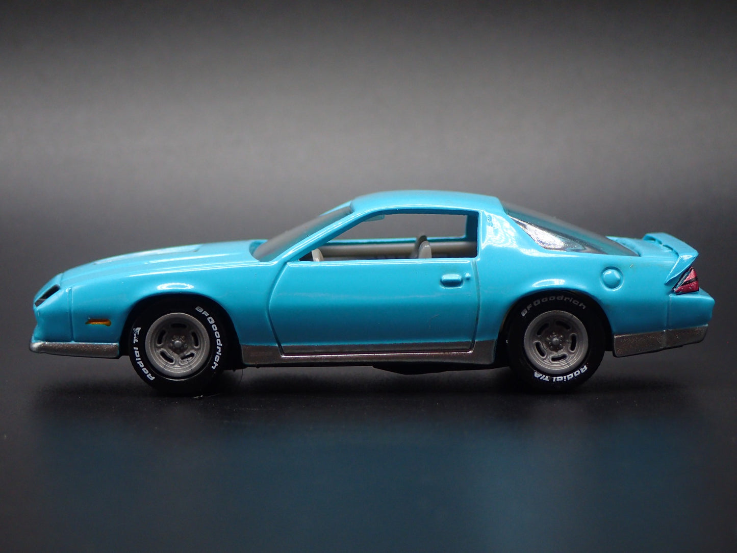 1983 83 CHEVY CHEVROLET CAMARO Z28 BLUE 1:64 SCALE DIORAMA DIECAST MODEL CAR