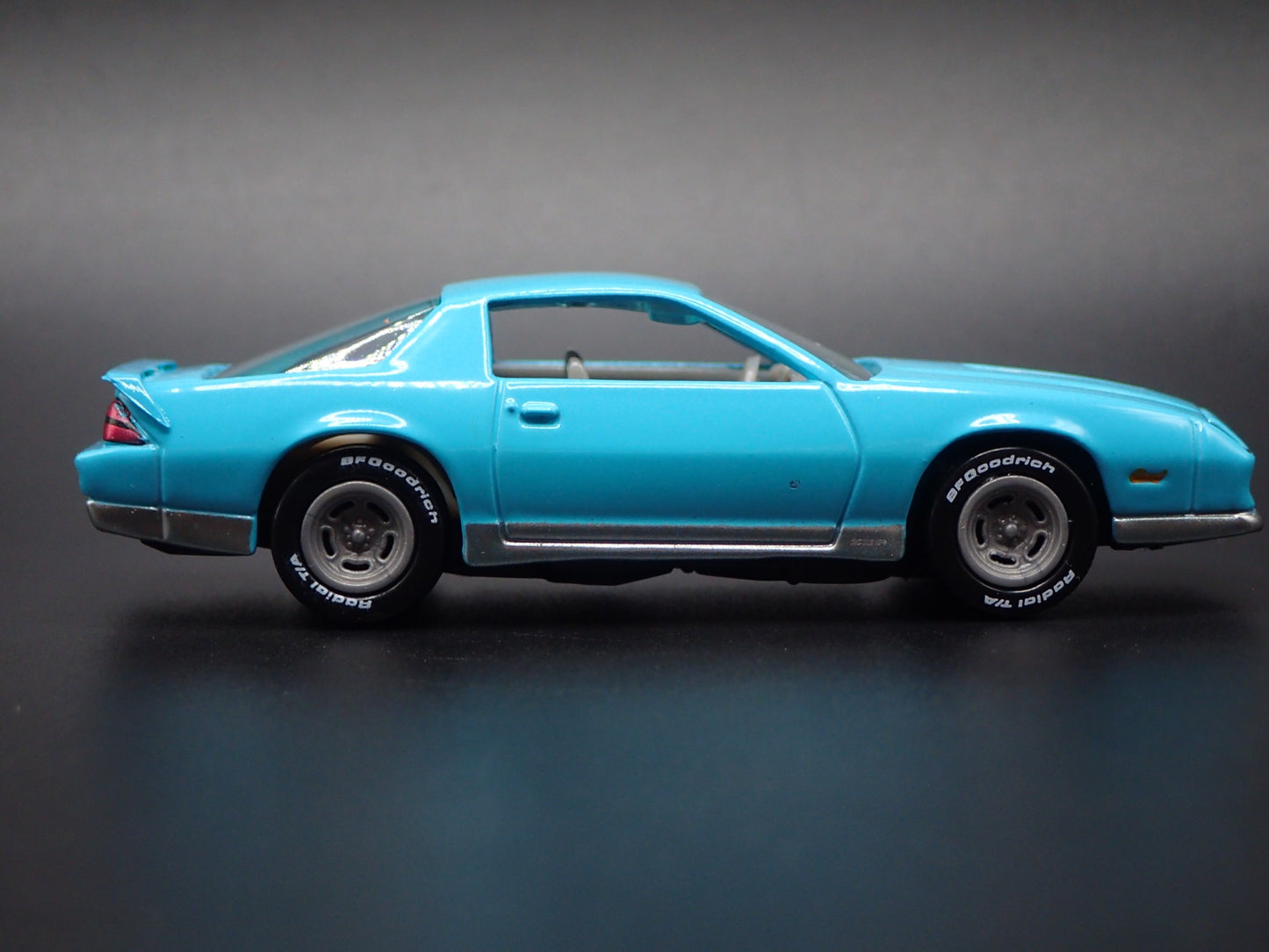 1983 83 CHEVY CHEVROLET CAMARO Z28 BLUE 1:64 SCALE DIORAMA DIECAST MODEL CAR