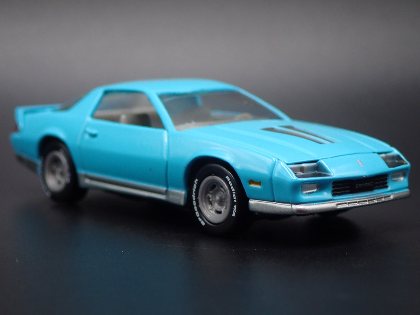 1983 83 CHEVY CHEVROLET CAMARO Z28 BLUE 1:64 SCALE DIORAMA DIECAST MODEL CAR