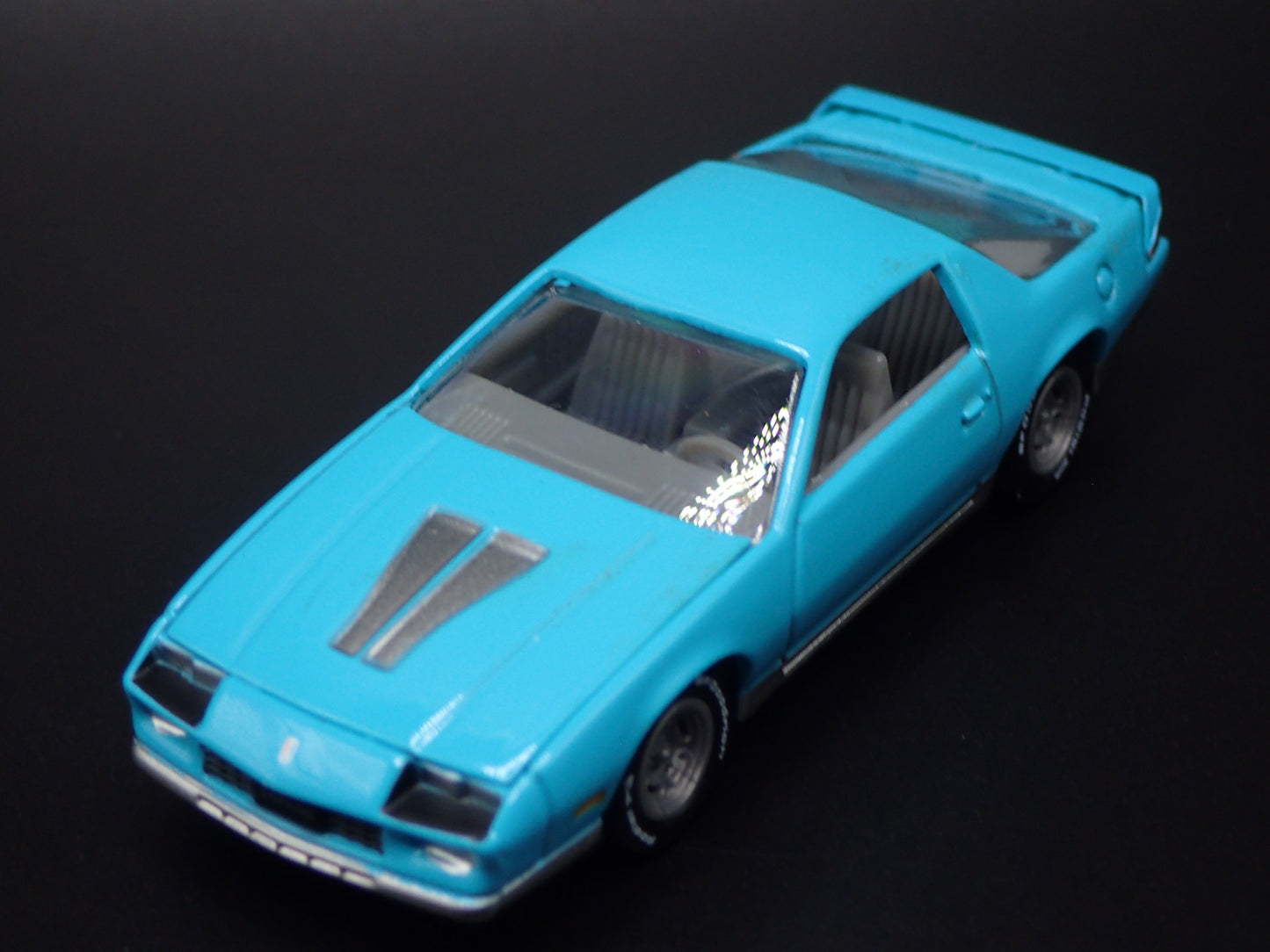 1983 83 CHEVY CHEVROLET CAMARO Z28 BLUE 1:64 SCALE DIORAMA DIECAST MODEL CAR