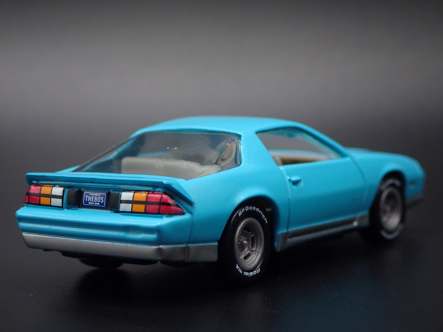 1983 83 CHEVY CHEVROLET CAMARO Z28 BLUE 1:64 SCALE DIORAMA DIECAST MODEL CAR