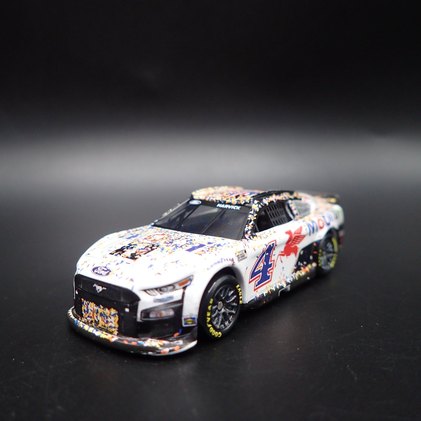 2022 FORD MUSTANG 4 KEVIN HARVICK MOBIL 1 NASCAR RICH WIN 1:64 DIECAST MODEL CAR
