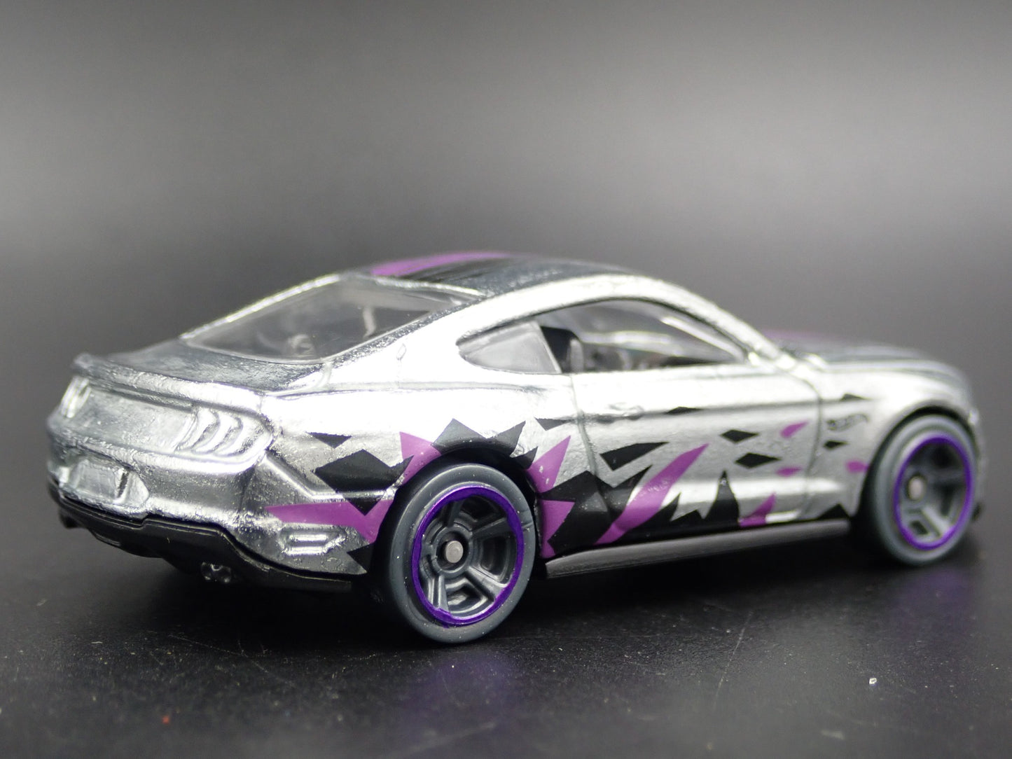 2018-2023 FORD MUSTANG GT SILVER RARE 1:64 SCALE COLLECTIBLE DIECAST MODEL CAR