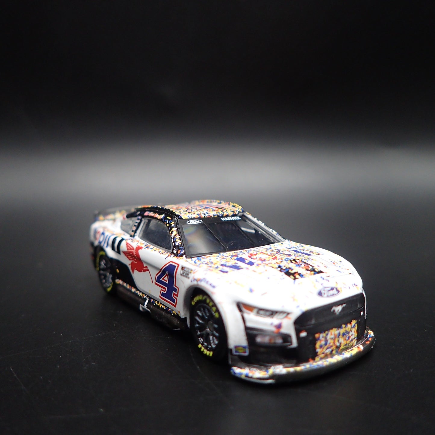 2022 FORD MUSTANG 4 KEVIN HARVICK MOBIL 1 NASCAR RICH WIN 1:64 DIECAST MODEL CAR