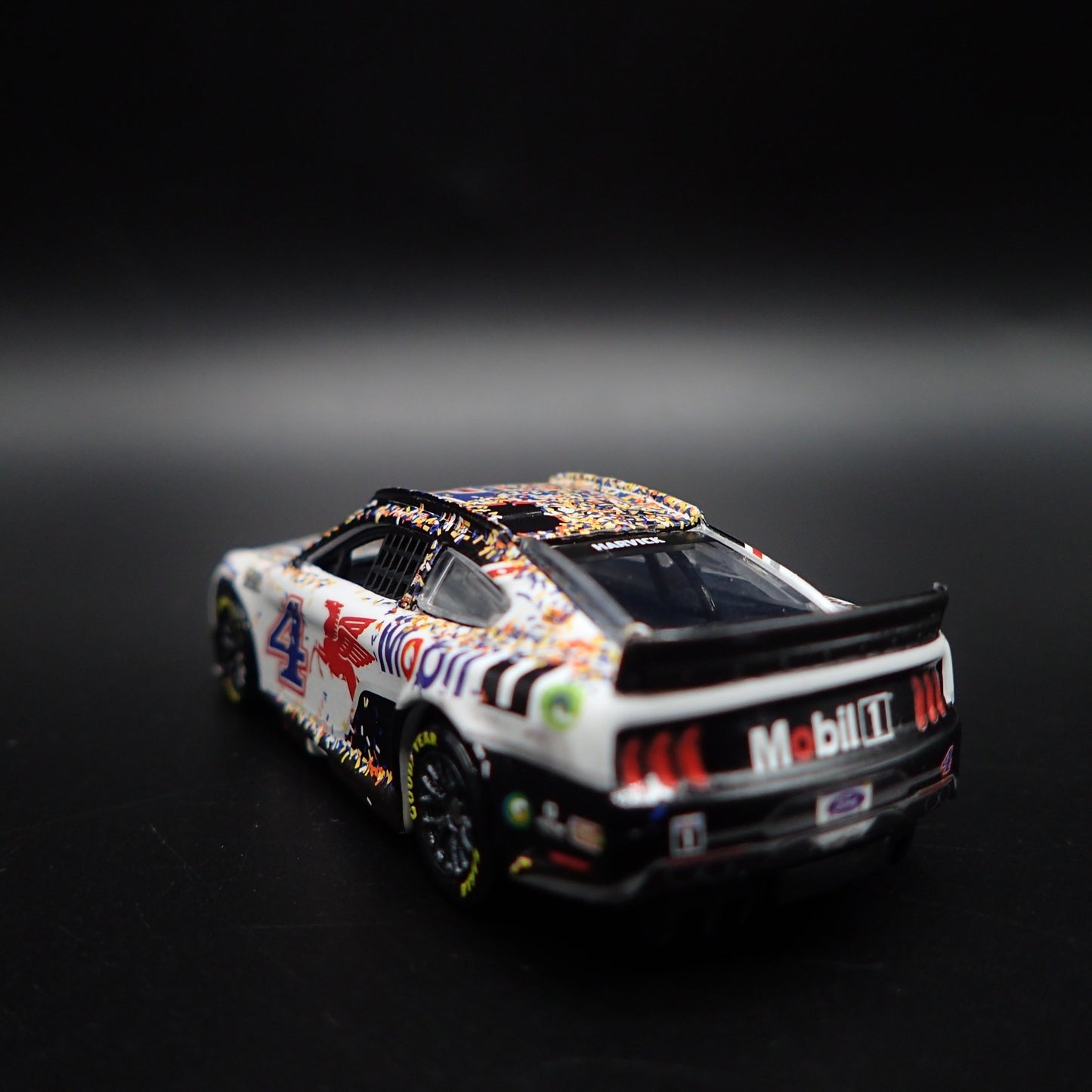 2022 FORD MUSTANG 4 KEVIN HARVICK MOBIL 1 NASCAR RICH WIN 1:64 DIECAST MODEL CAR