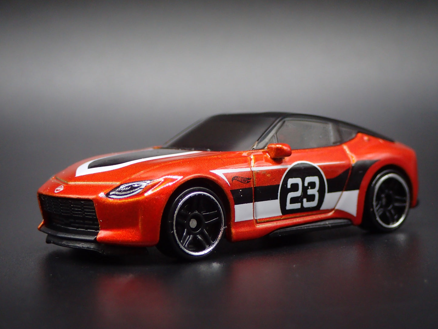 2023 - 2026 NISSAN Z ORANGE 1:64 SCALE COLLECTIBLE DIORAMA DIECAST MODEL CAR