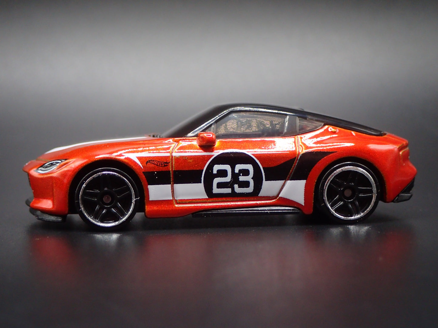 2023 - 2026 NISSAN Z ORANGE 1:64 SCALE COLLECTIBLE DIORAMA DIECAST MODEL CAR