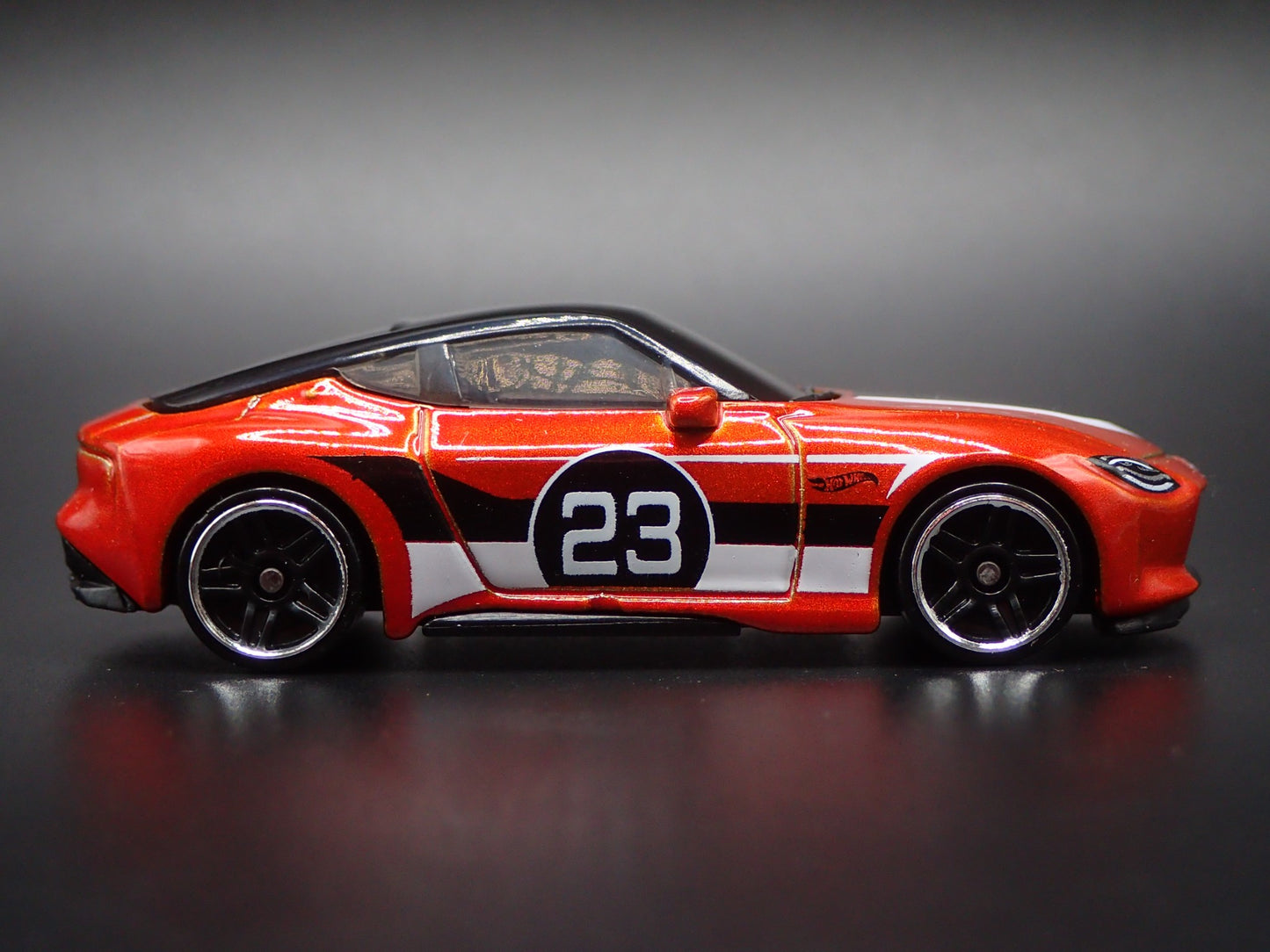 2023 - 2026 NISSAN Z ORANGE 1:64 SCALE COLLECTIBLE DIORAMA DIECAST MODEL CAR