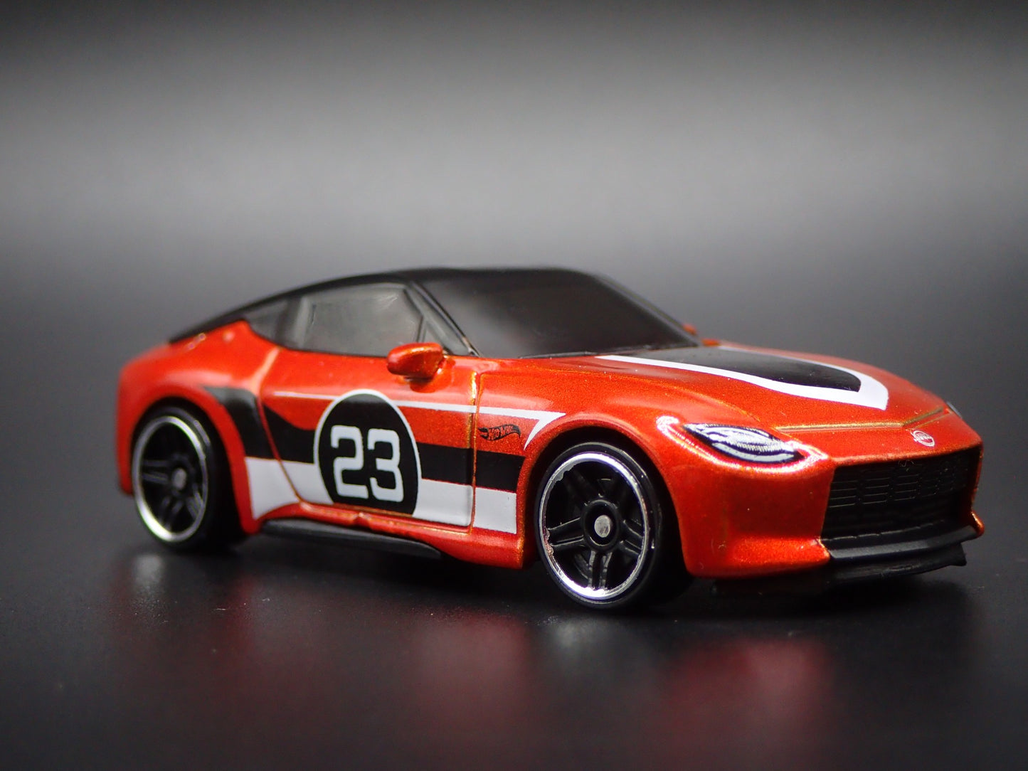 2023 - 2026 NISSAN Z ORANGE 1:64 SCALE COLLECTIBLE DIORAMA DIECAST MODEL CAR