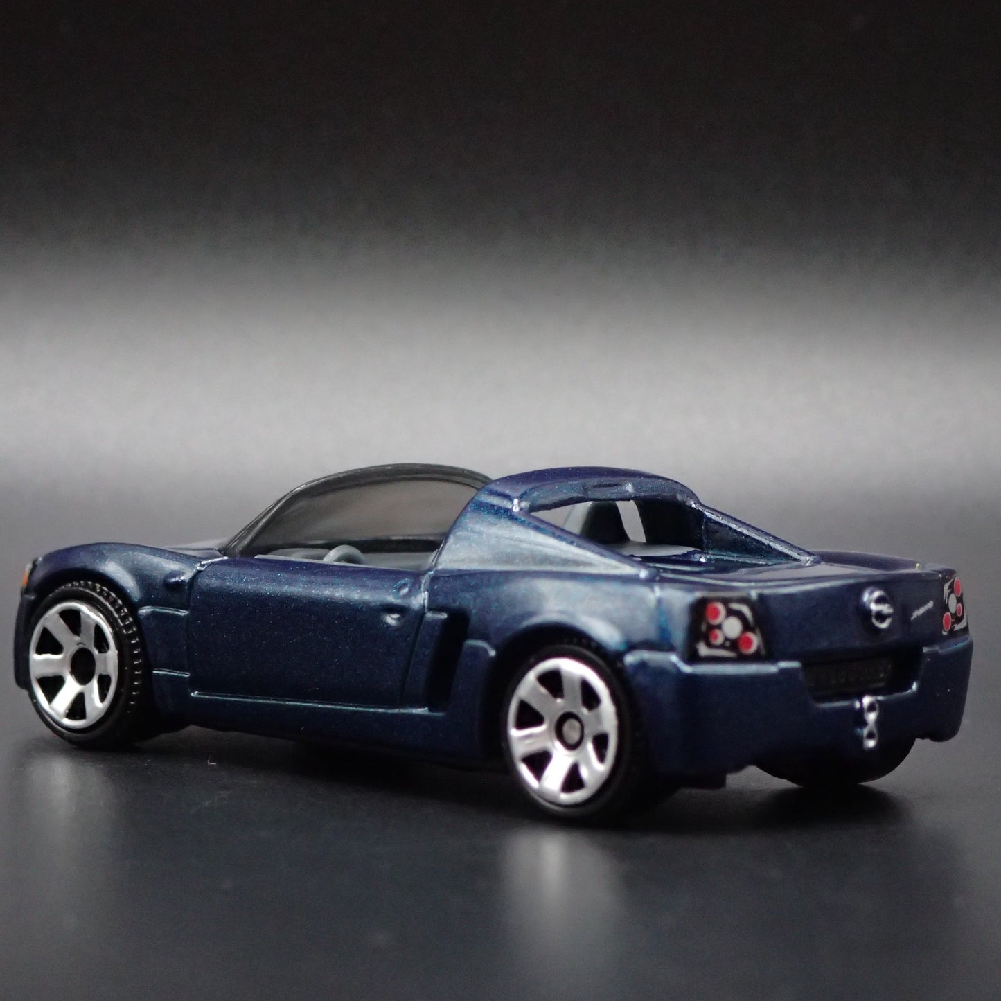 2001-2006 OPEL SPEEDSTER CONVERTIBLE 1:64 SCALE COLLECTIBLE DIECAST MODEL CAR