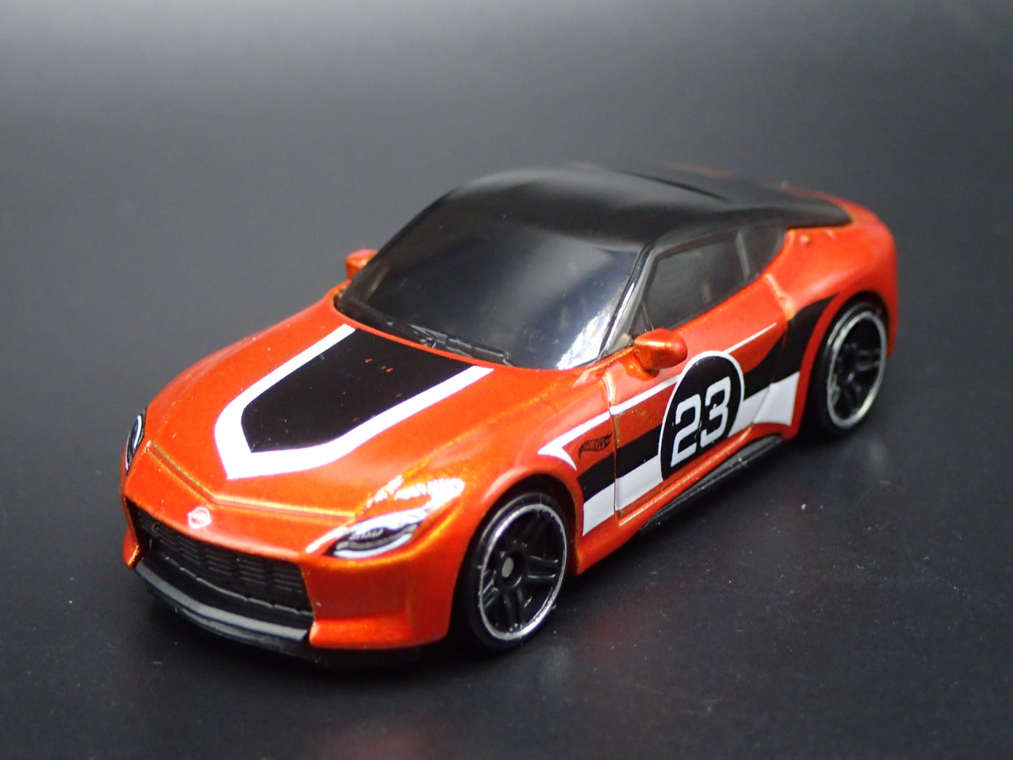 2023 - 2026 NISSAN Z ORANGE 1:64 SCALE COLLECTIBLE DIORAMA DIECAST MODEL CAR