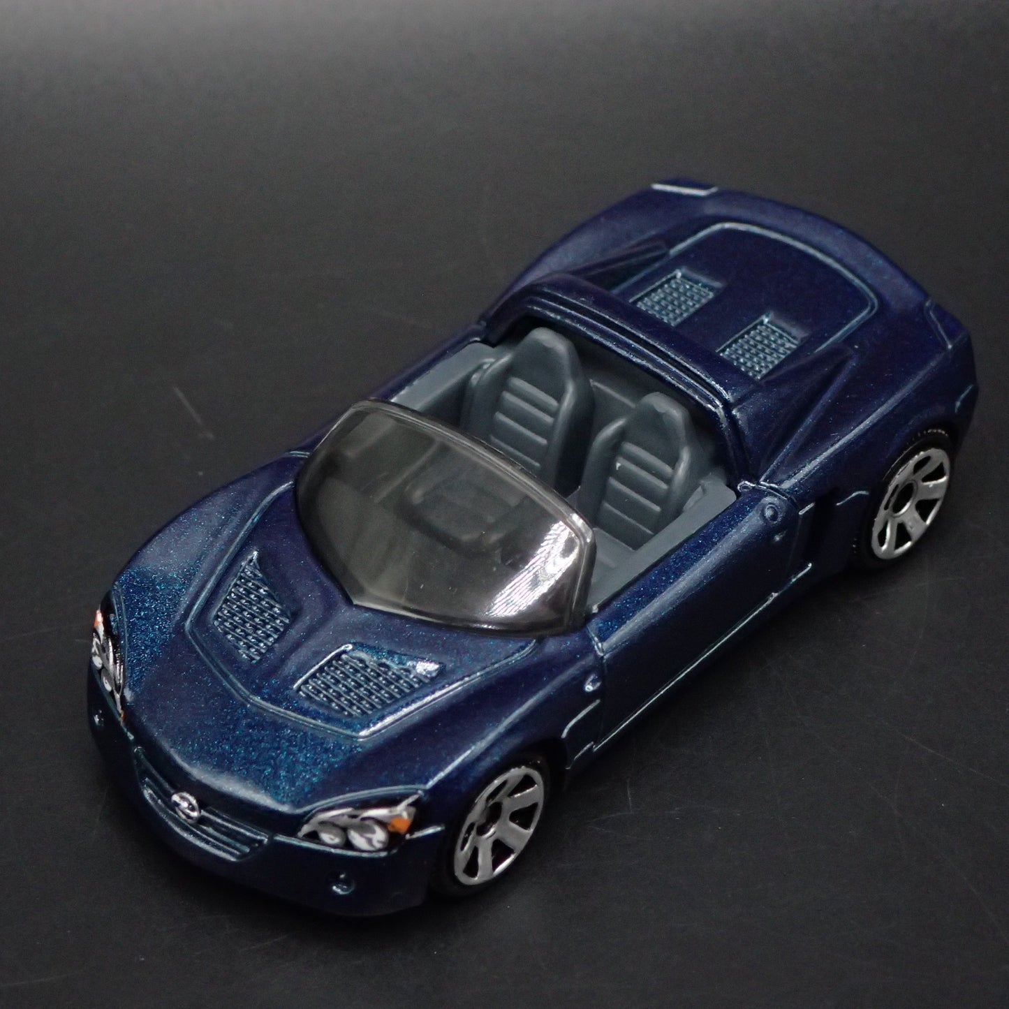 2001-2006 OPEL SPEEDSTER CONVERTIBLE 1:64 SCALE COLLECTIBLE DIECAST MODEL CAR