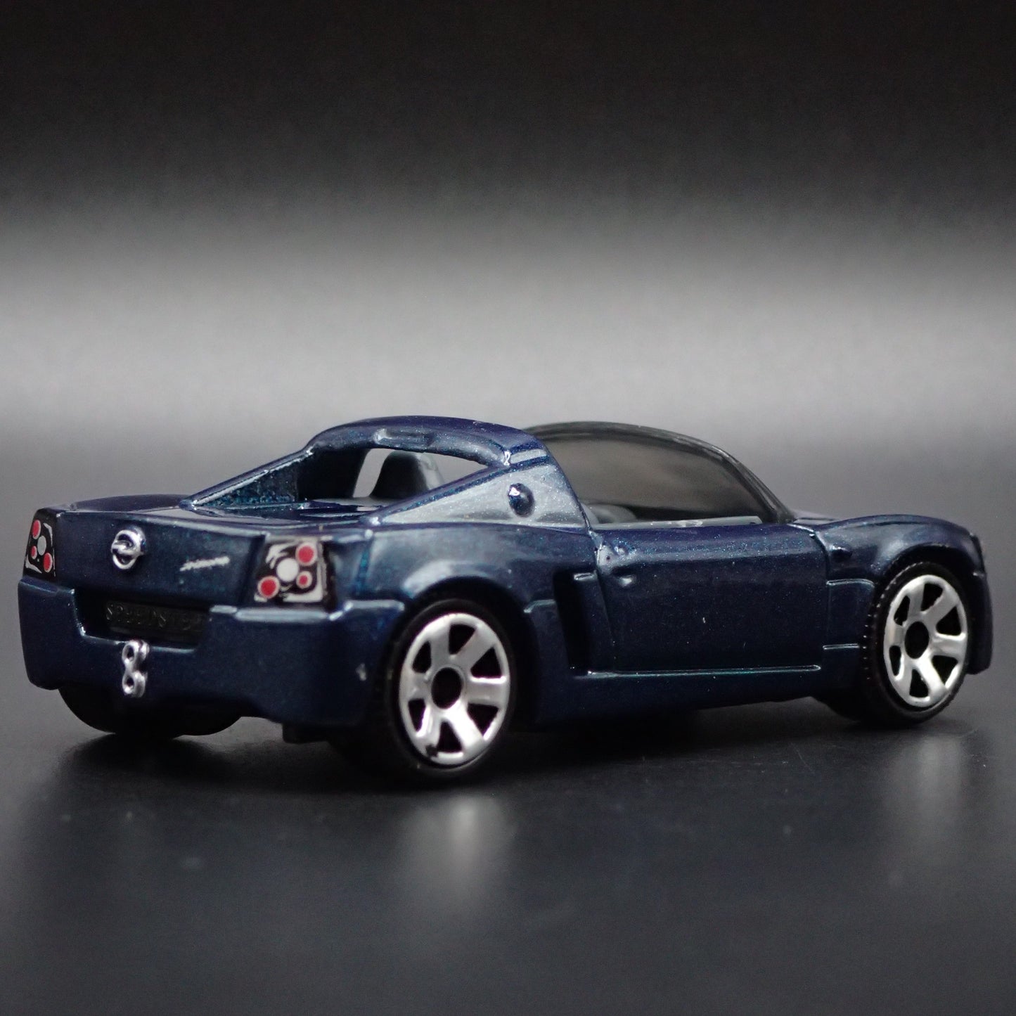 2001-2006 OPEL SPEEDSTER CONVERTIBLE 1:64 SCALE COLLECTIBLE DIECAST MODEL CAR
