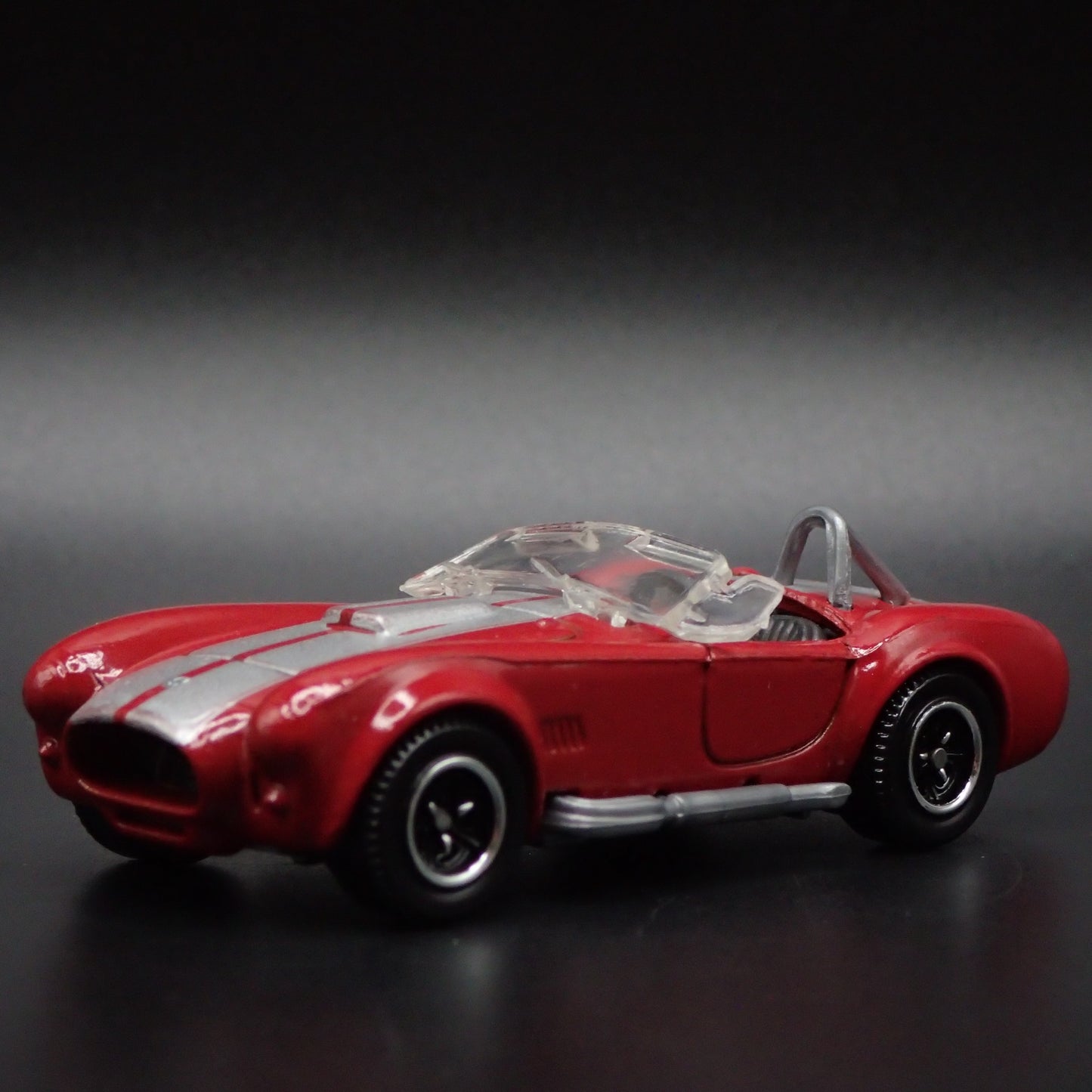 1965 65 SHELBY COBRA 427 SC RED 1:64 SCALE COLLECTIBLE DIORAMA DIECAST MODEL CAR