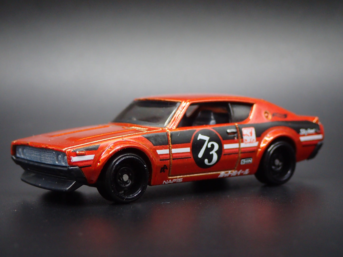 1972-1973 NISSAN SKYLINE 2000 GTR ORANGE 1:64 SCALE DIORAMA DIECAST MODEL CAR