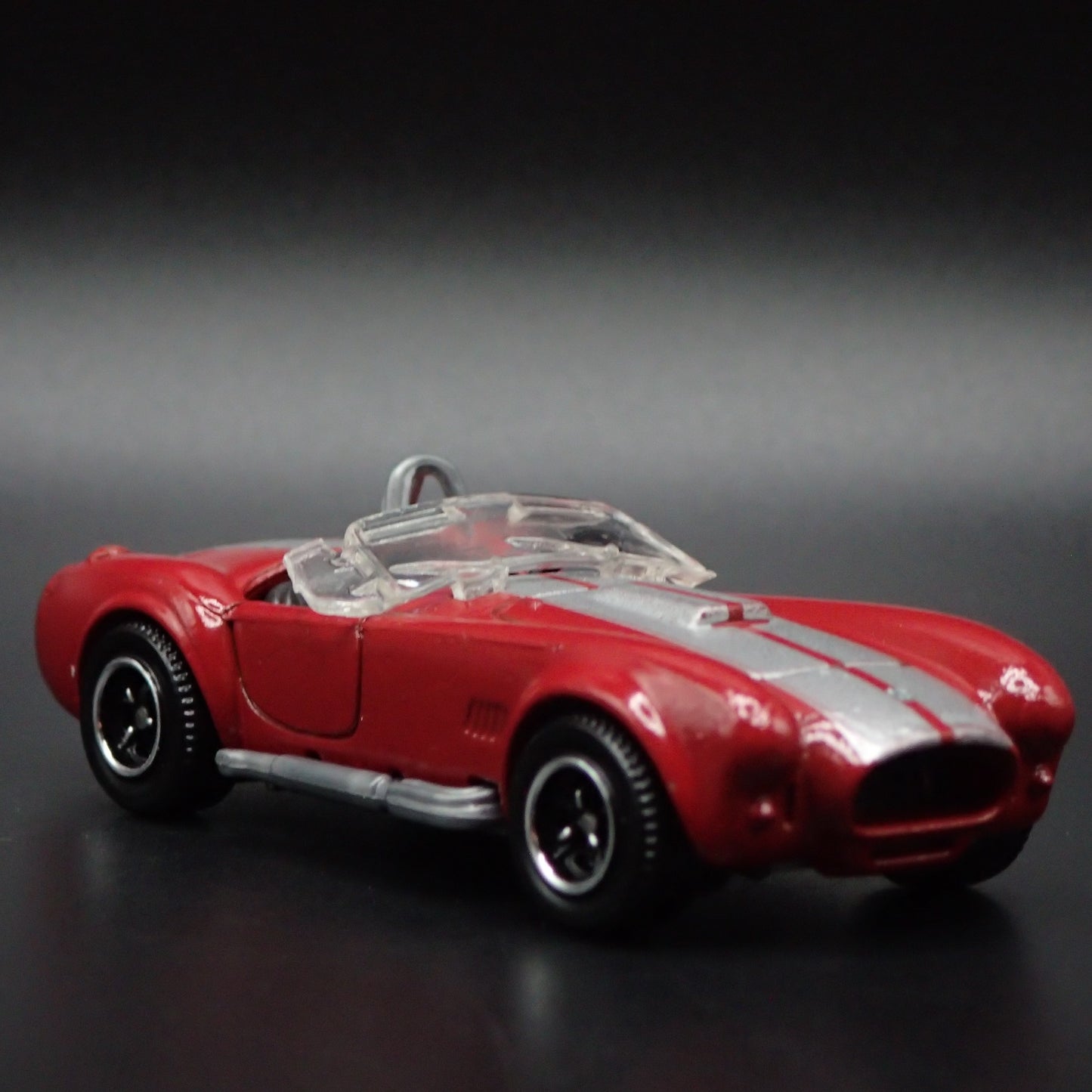 1965 65 SHELBY COBRA 427 SC RED 1:64 SCALE COLLECTIBLE DIORAMA DIECAST MODEL CAR
