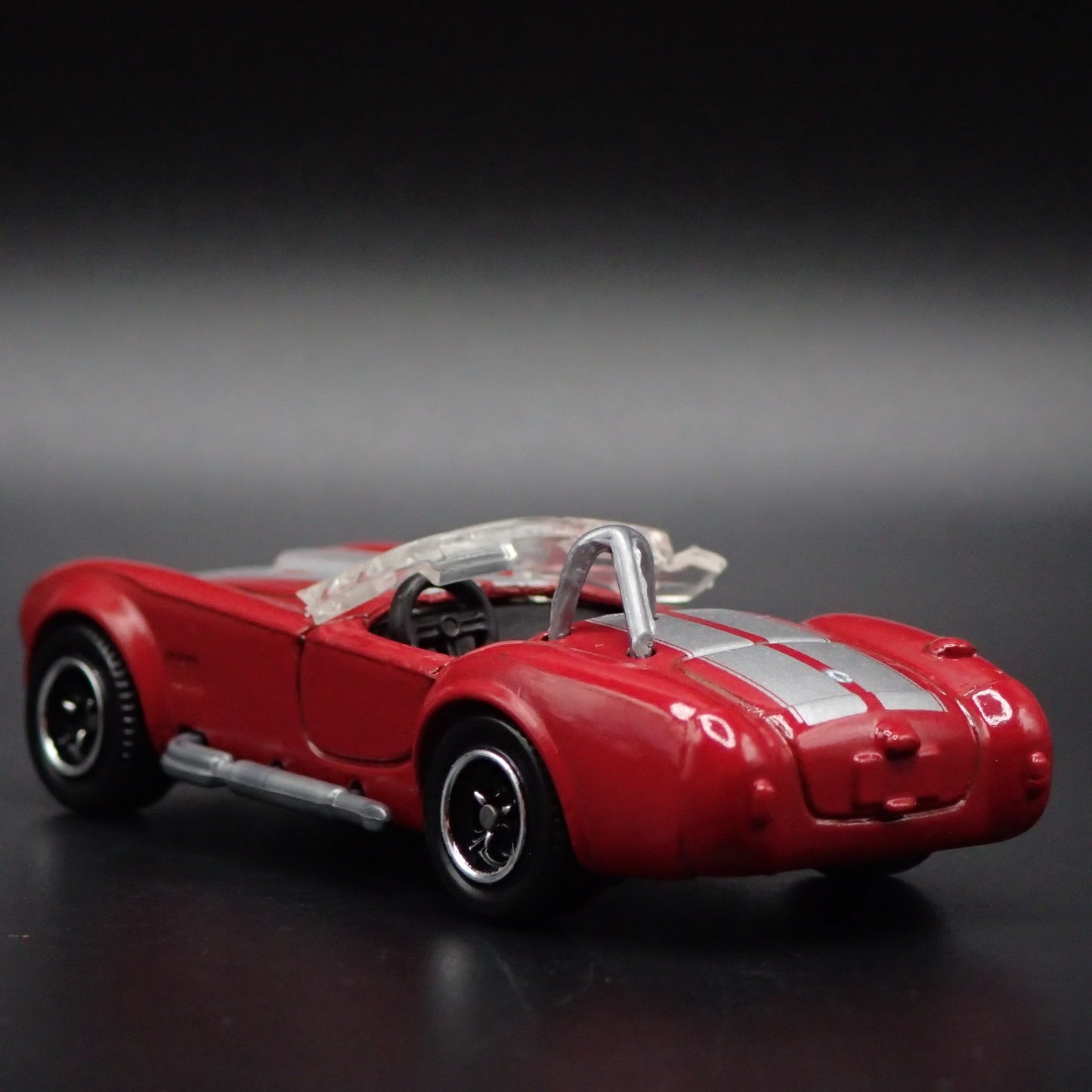 1965 65 SHELBY COBRA 427 SC RED 1:64 SCALE COLLECTIBLE DIORAMA DIECAST MODEL CAR