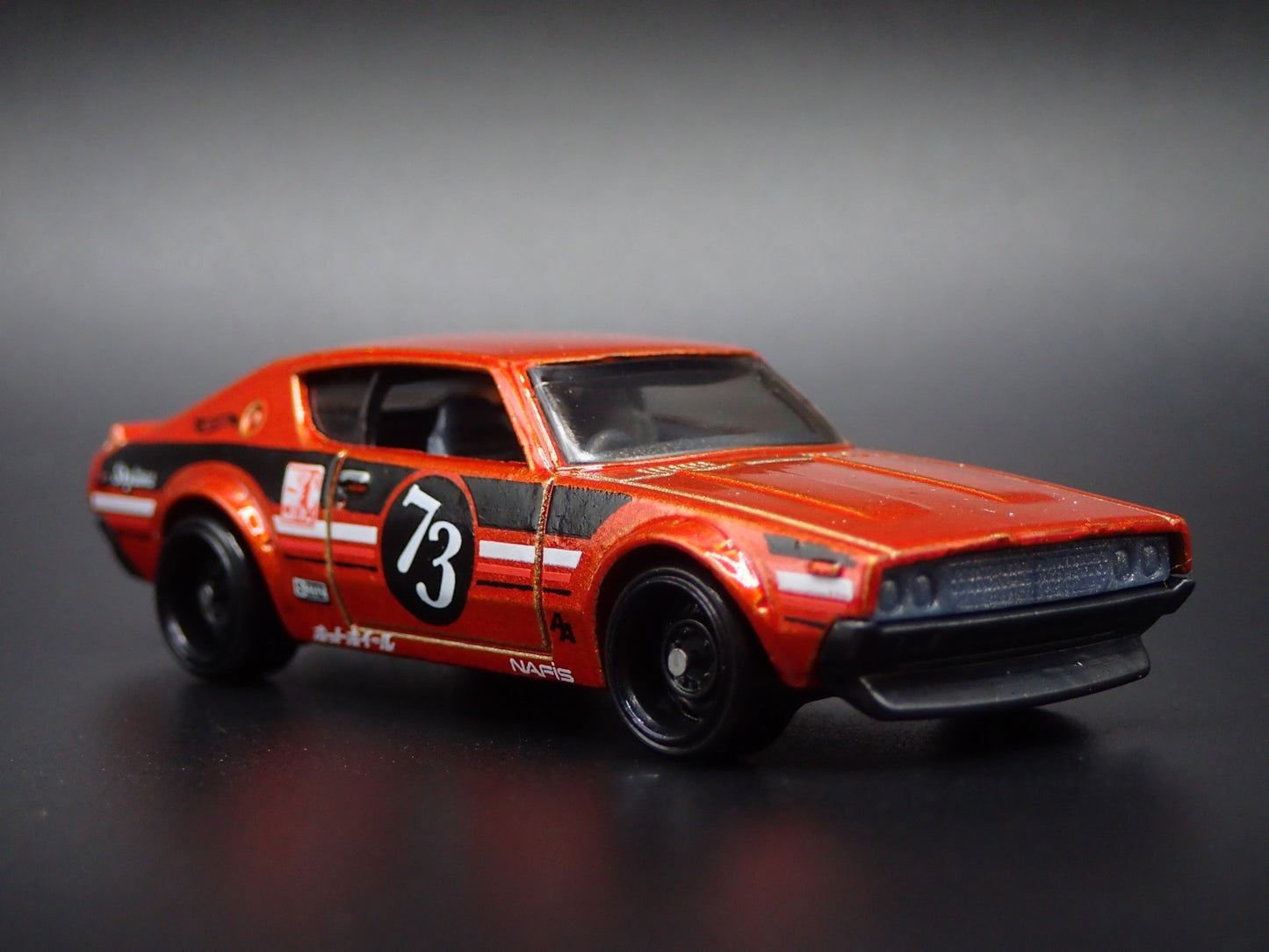 1972-1973 NISSAN SKYLINE 2000 GTR ORANGE 1:64 SCALE DIORAMA DIECAST MODEL CAR