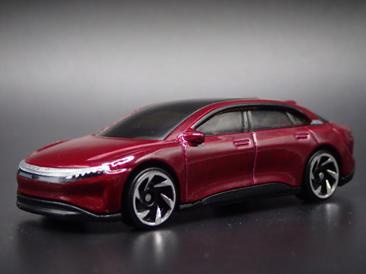 2022-2026 LUCID AIR ELECTRIC VEHICLE PURPLE 1:64 SCALE DIORAMA DIECAST MODEL CAR