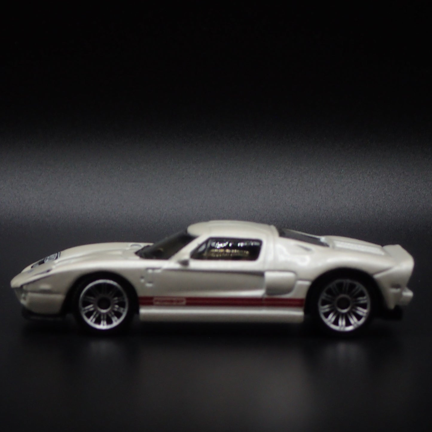 2005-2006 FORD GT SUPER CAR WHITE 1:64 SCALE COLLECTIBLE DIECAST MODEL CAR
