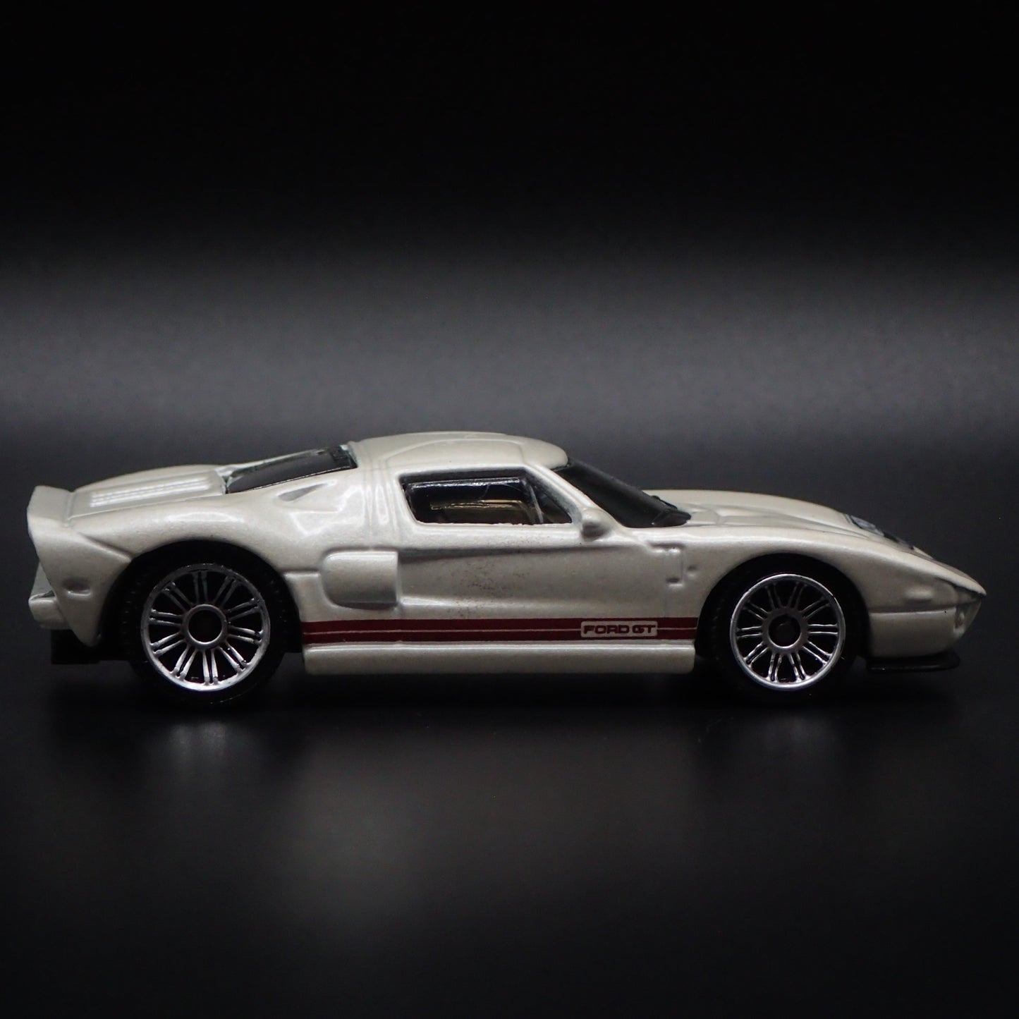 2005-2006 FORD GT SUPER CAR WHITE 1:64 SCALE COLLECTIBLE DIECAST MODEL CAR