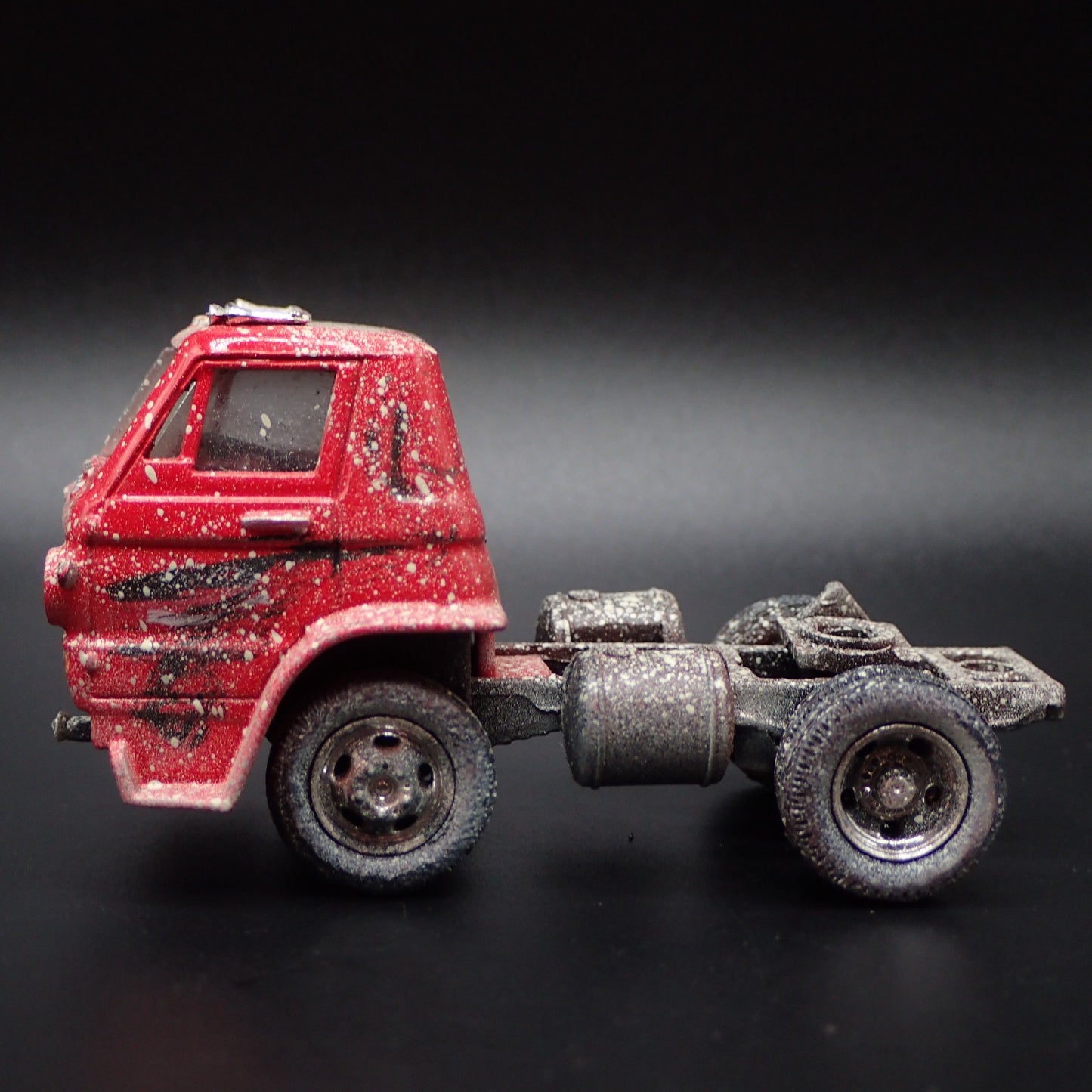 1969 69 DODGE L600 COE TRUCK BARN FIND 1:64 SCALE COLLECTIBLE DIECAST MODEL CAR