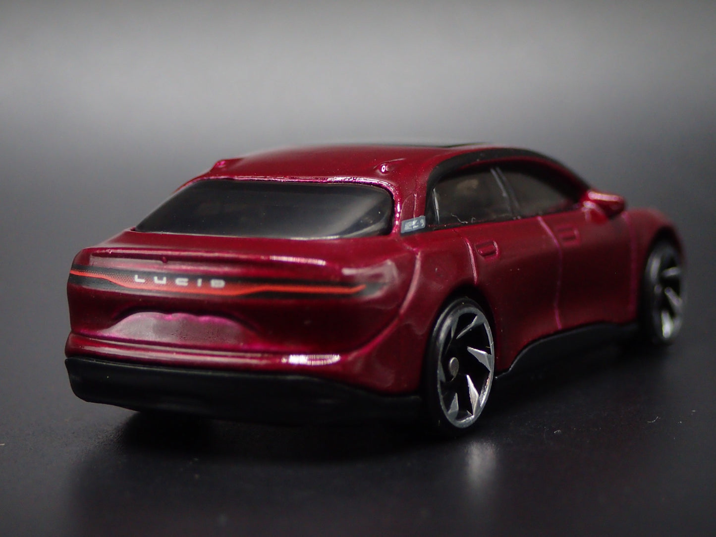 2022-2026 LUCID AIR ELECTRIC VEHICLE PURPLE 1:64 SCALE DIORAMA DIECAST MODEL CAR