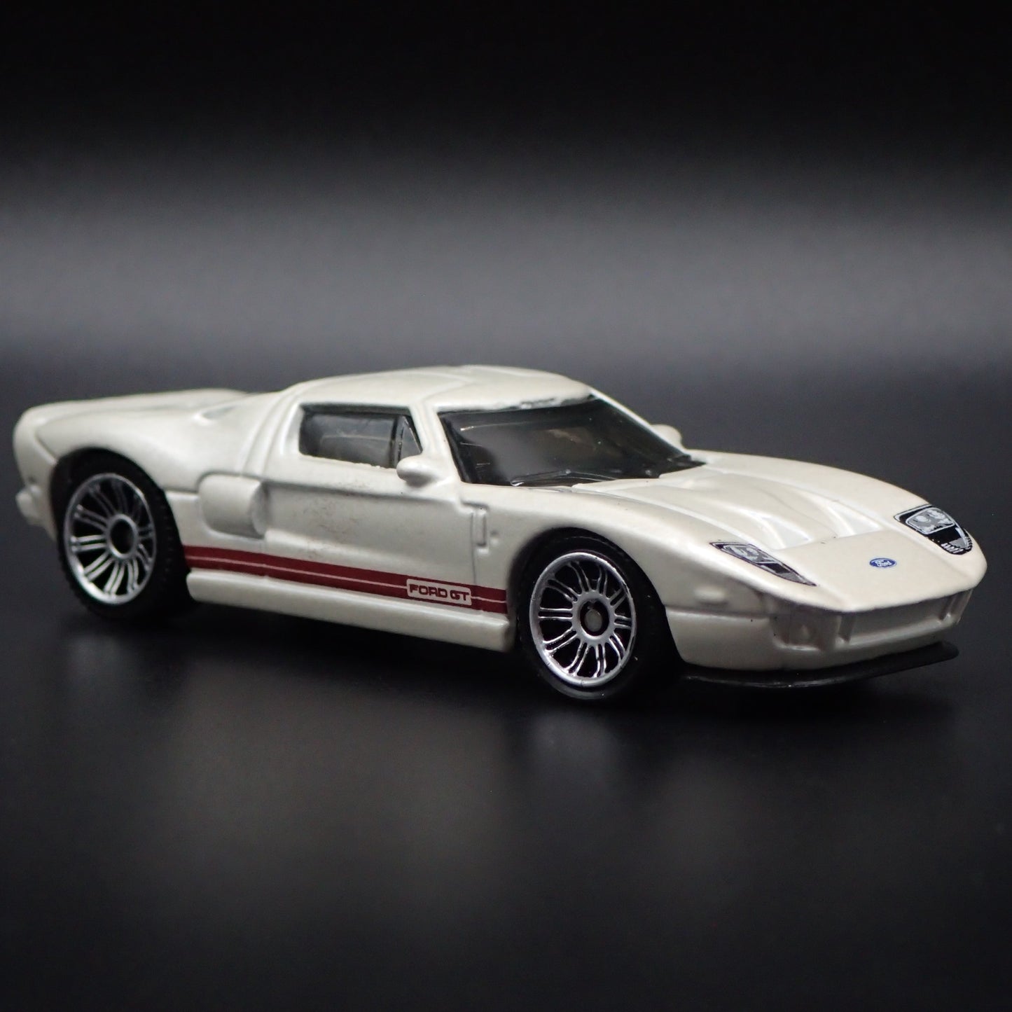 2005-2006 FORD GT SUPER CAR WHITE 1:64 SCALE COLLECTIBLE DIECAST MODEL CAR