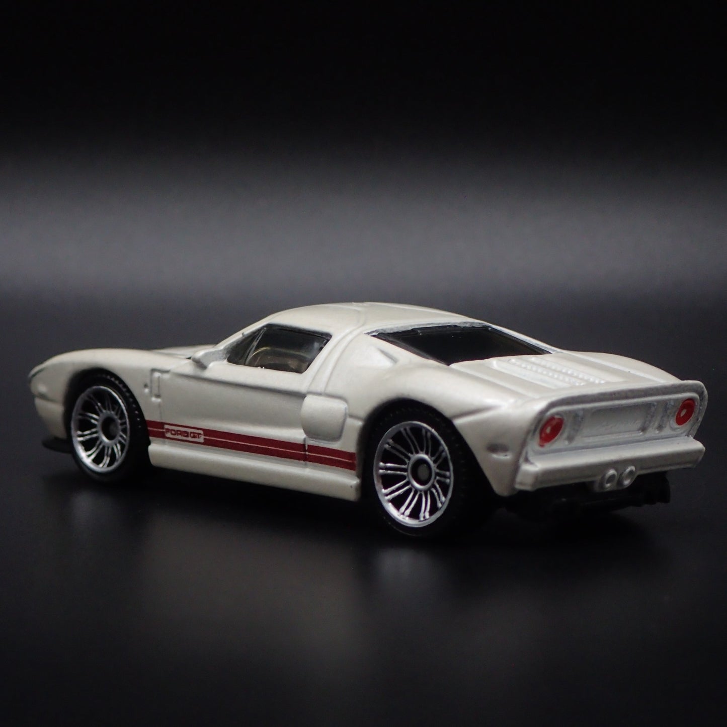 2005-2006 FORD GT SUPER CAR WHITE 1:64 SCALE COLLECTIBLE DIECAST MODEL CAR