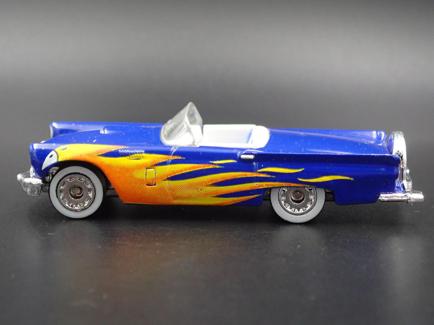 1957 57 FORD THUNDERBIRD TBIRD CONVERTIBLE 1:64 SCALE DIORAMA DIECAST MODEL CAR