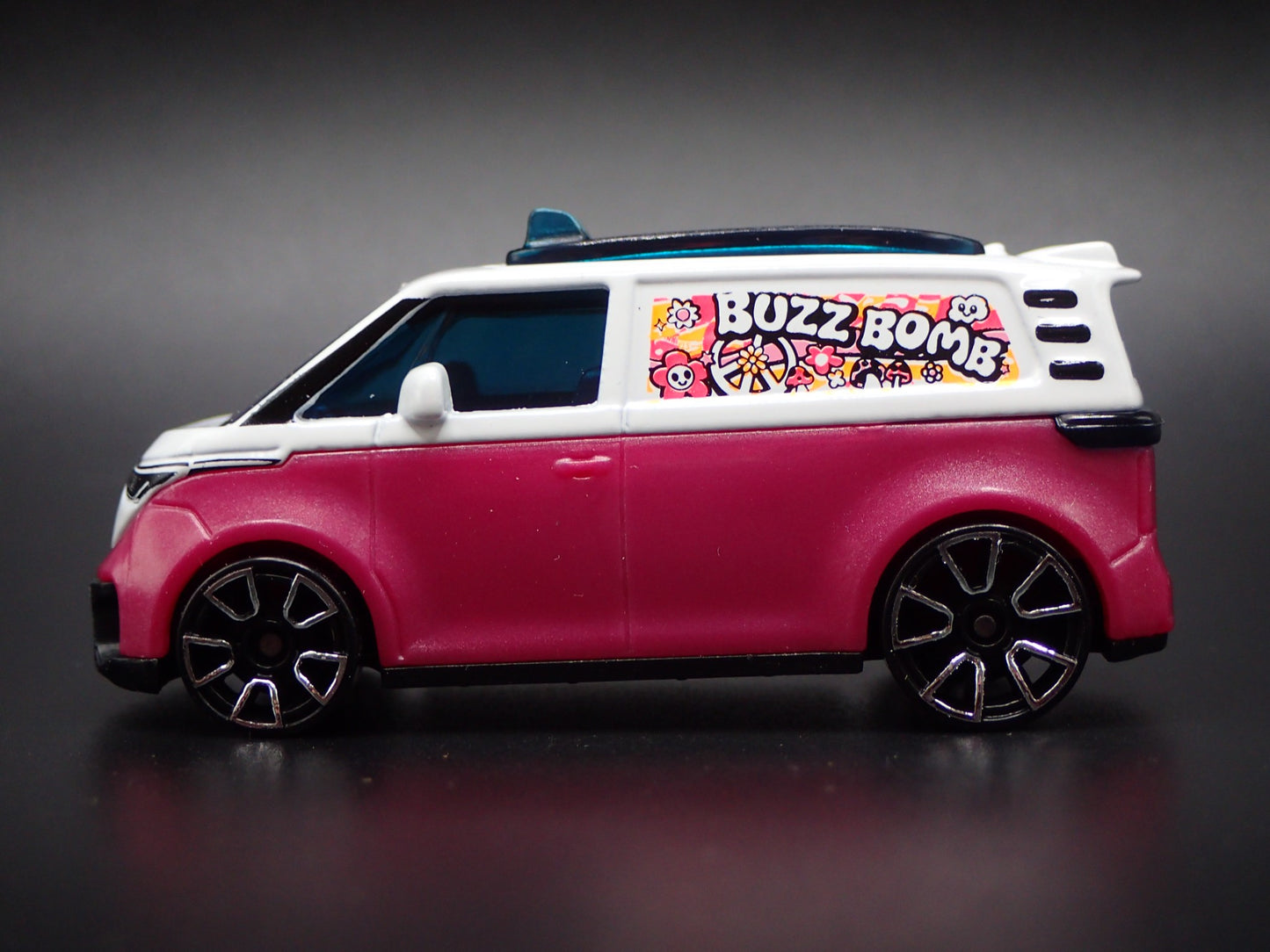 2025 2026 VW VOLKSWAGEN ID BUZZ ELECTRIC CAR PURPLE 1:64 SCALE DIECAST MODEL CAR