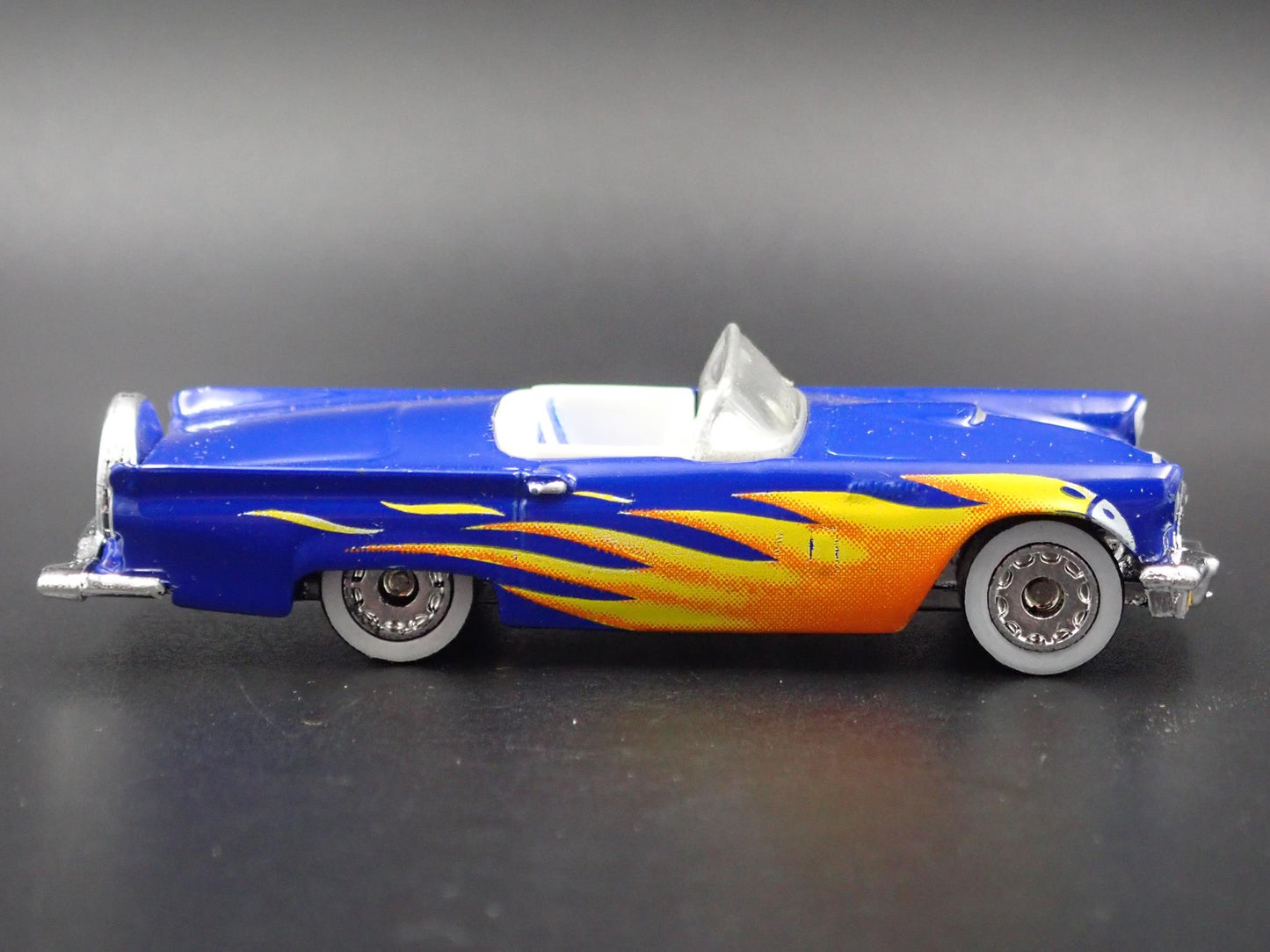 1957 57 FORD THUNDERBIRD TBIRD CONVERTIBLE 1:64 SCALE DIORAMA DIECAST MODEL CAR