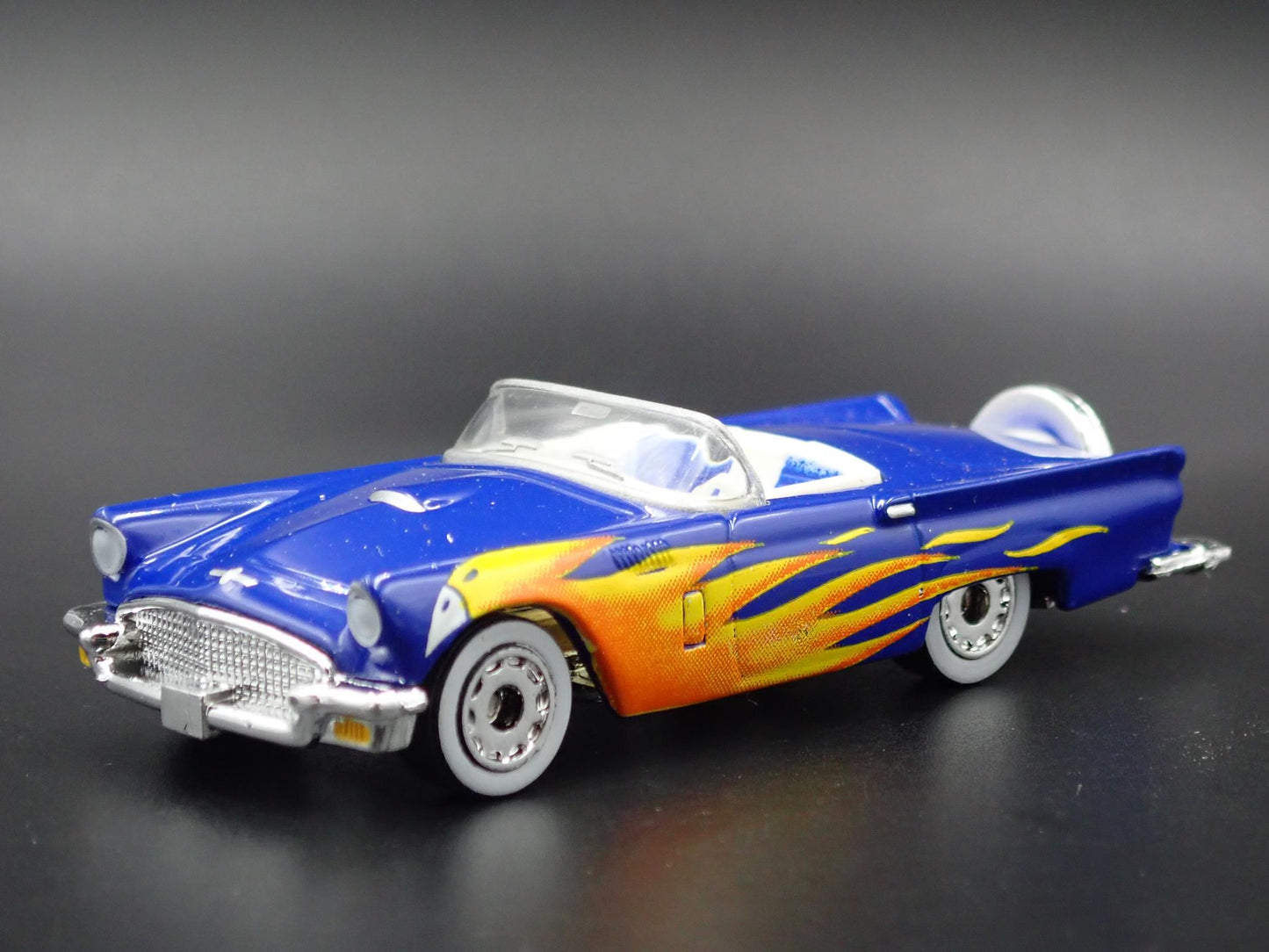 1957 57 FORD THUNDERBIRD TBIRD CONVERTIBLE 1:64 SCALE DIORAMA DIECAST MODEL CAR
