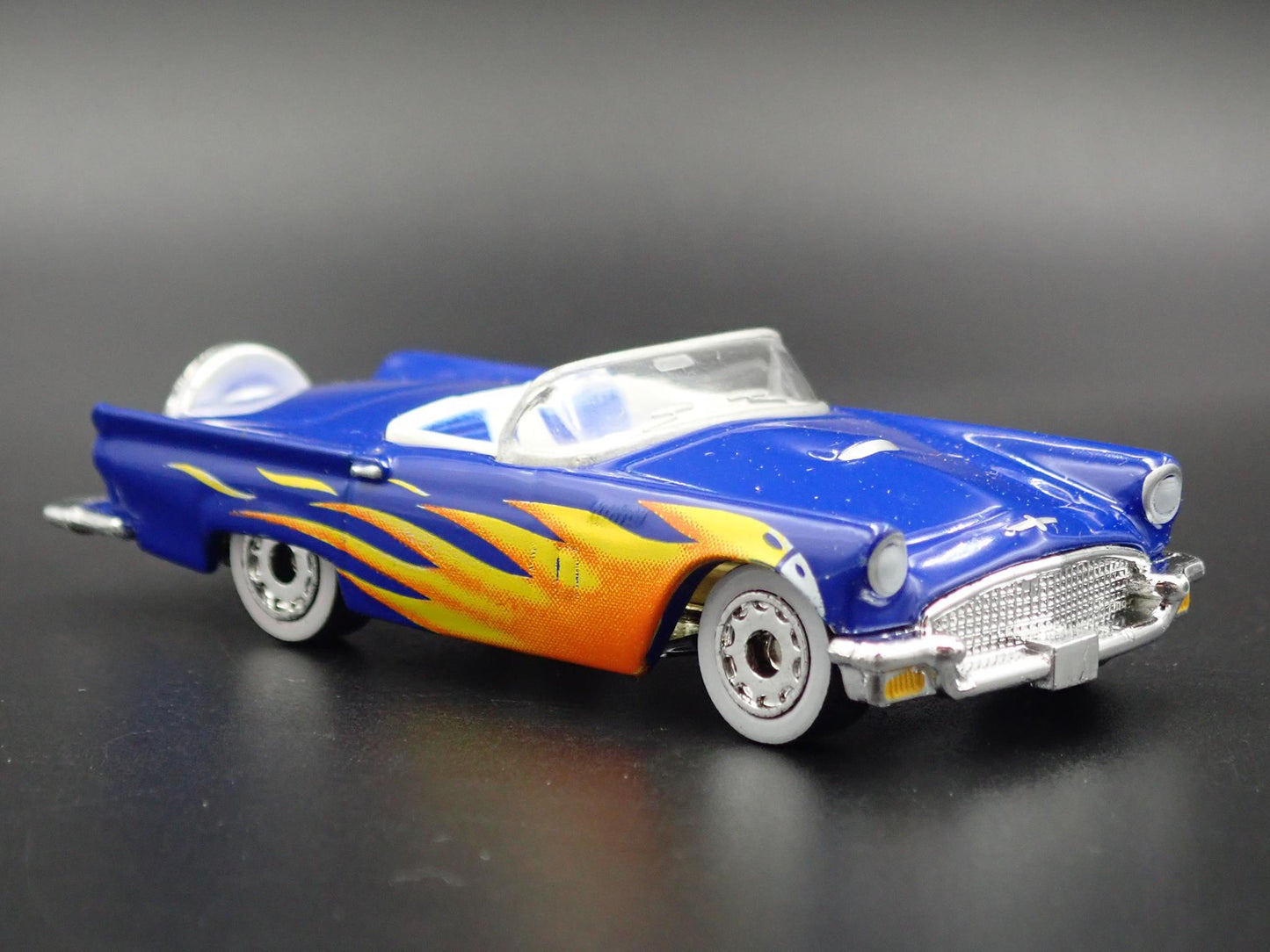 1957 57 FORD THUNDERBIRD TBIRD CONVERTIBLE 1:64 SCALE DIORAMA DIECAST MODEL CAR