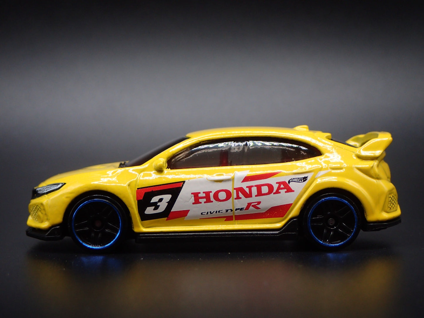 2017-2019 HONDA CIVIC TYPE R 4 FOUR DOOR 1:64 SCALE DIORAMA DIECAST MODEL CAR