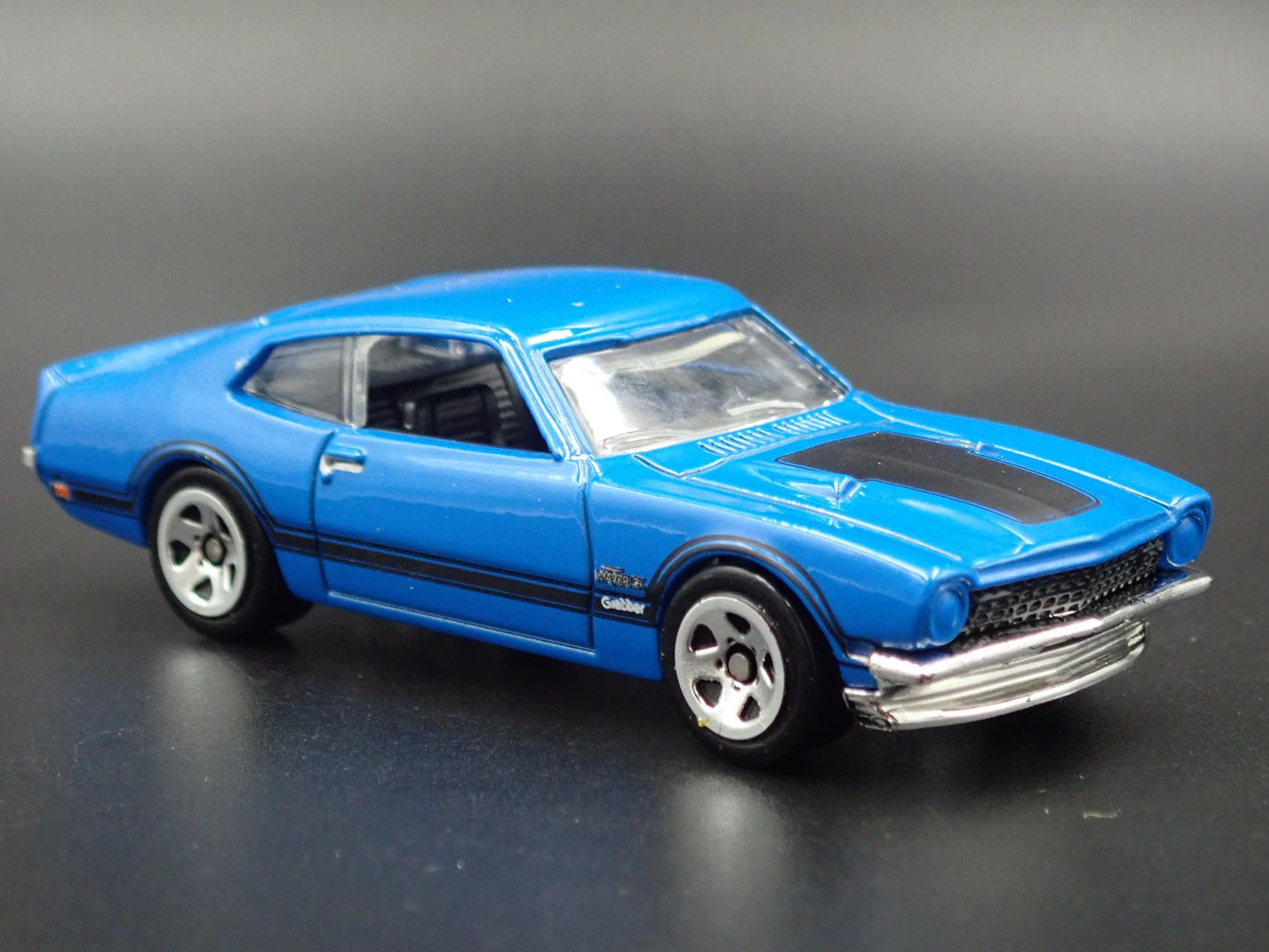 1971 71 FORD MAVERICK GRABBER 1:64 SCALE COLLECTIBLE DIORAMA DIECAST MODEL CAR