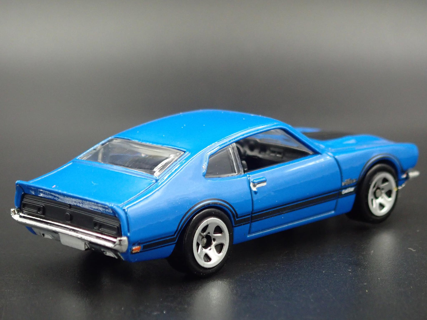 1971 71 FORD MAVERICK GRABBER 1:64 SCALE COLLECTIBLE DIORAMA DIECAST MODEL CAR