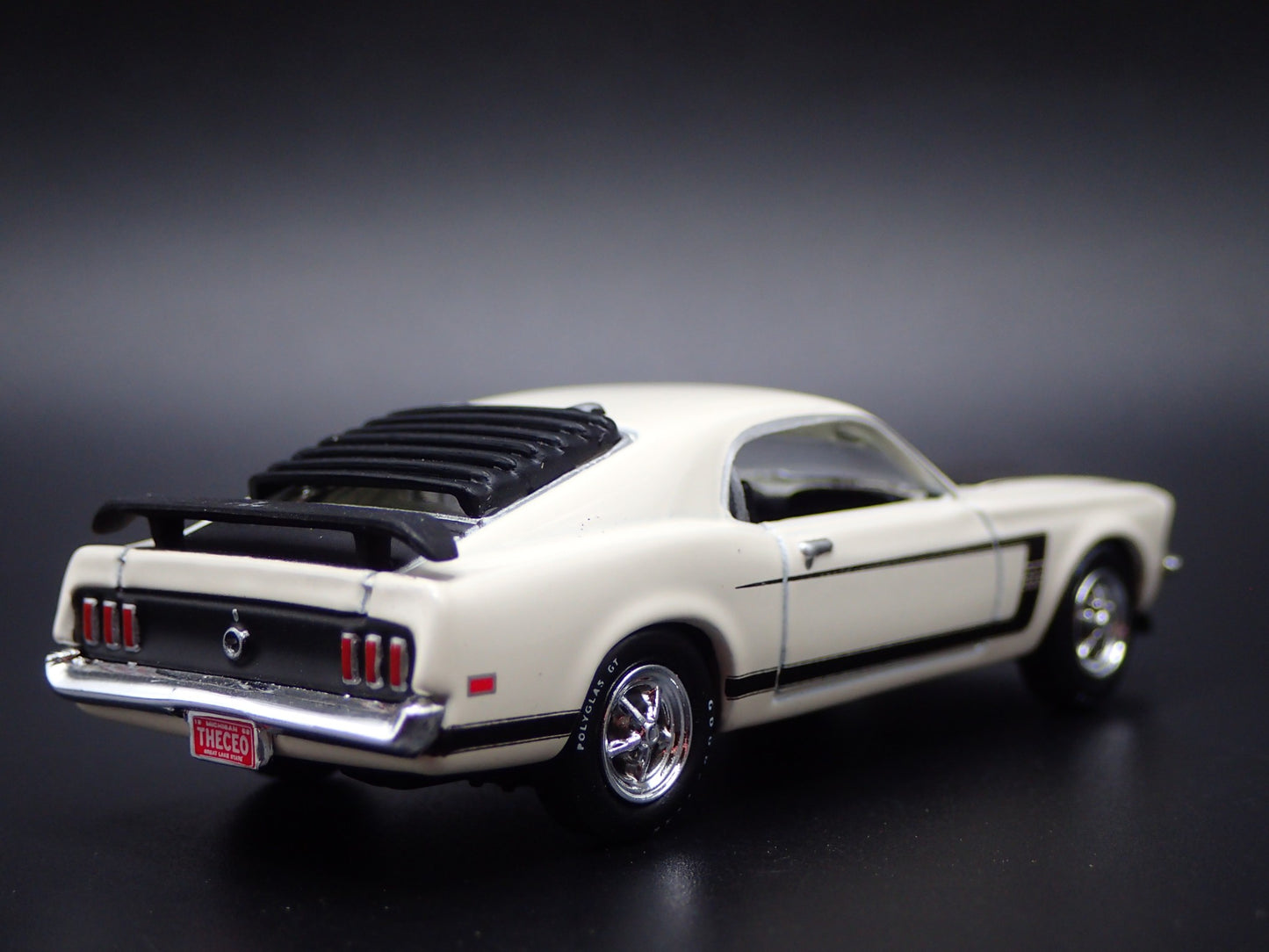 1969 69 FORD MUSTANG BOSS 302 FASTBACK 1/64 SCALE COLLECTIBLE DIECAST MODEL CAR