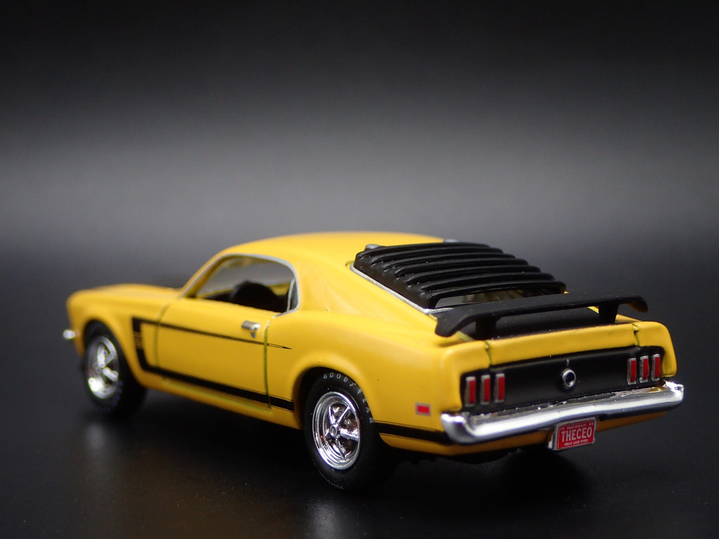 1969 69 FORD MUSTANG BOSS 302 FASTBACK 1/64 SCALE COLLECTIBLE DIECAST MODEL CAR