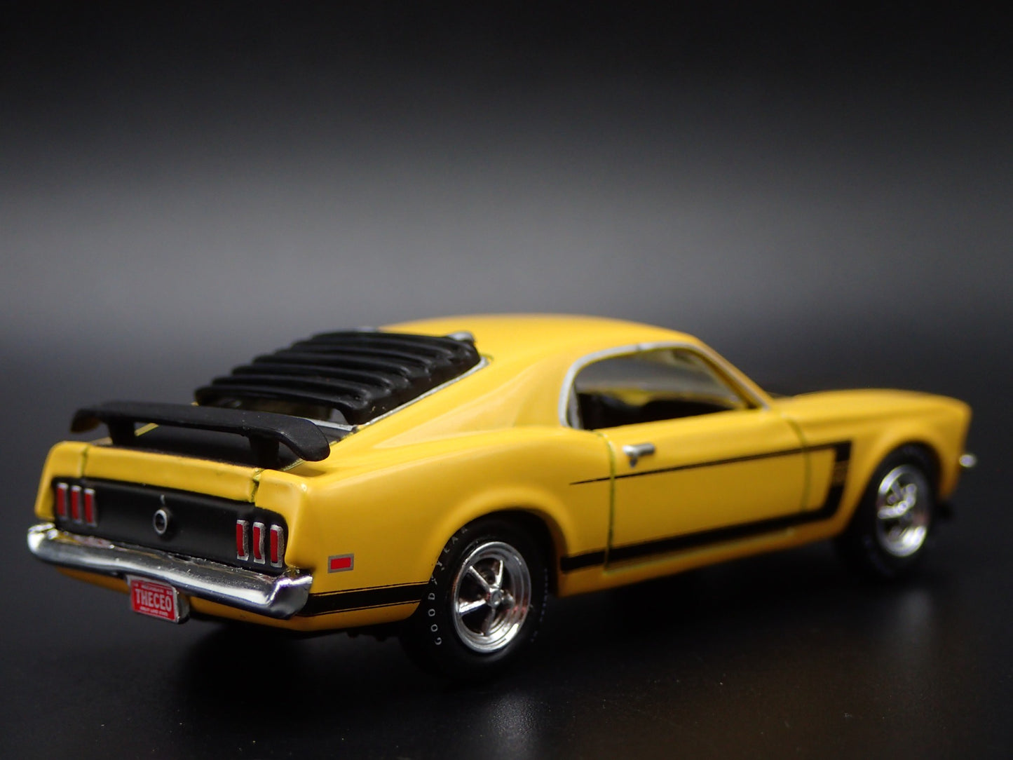 1969 69 FORD MUSTANG BOSS 302 FASTBACK 1/64 SCALE COLLECTIBLE DIECAST MODEL CAR