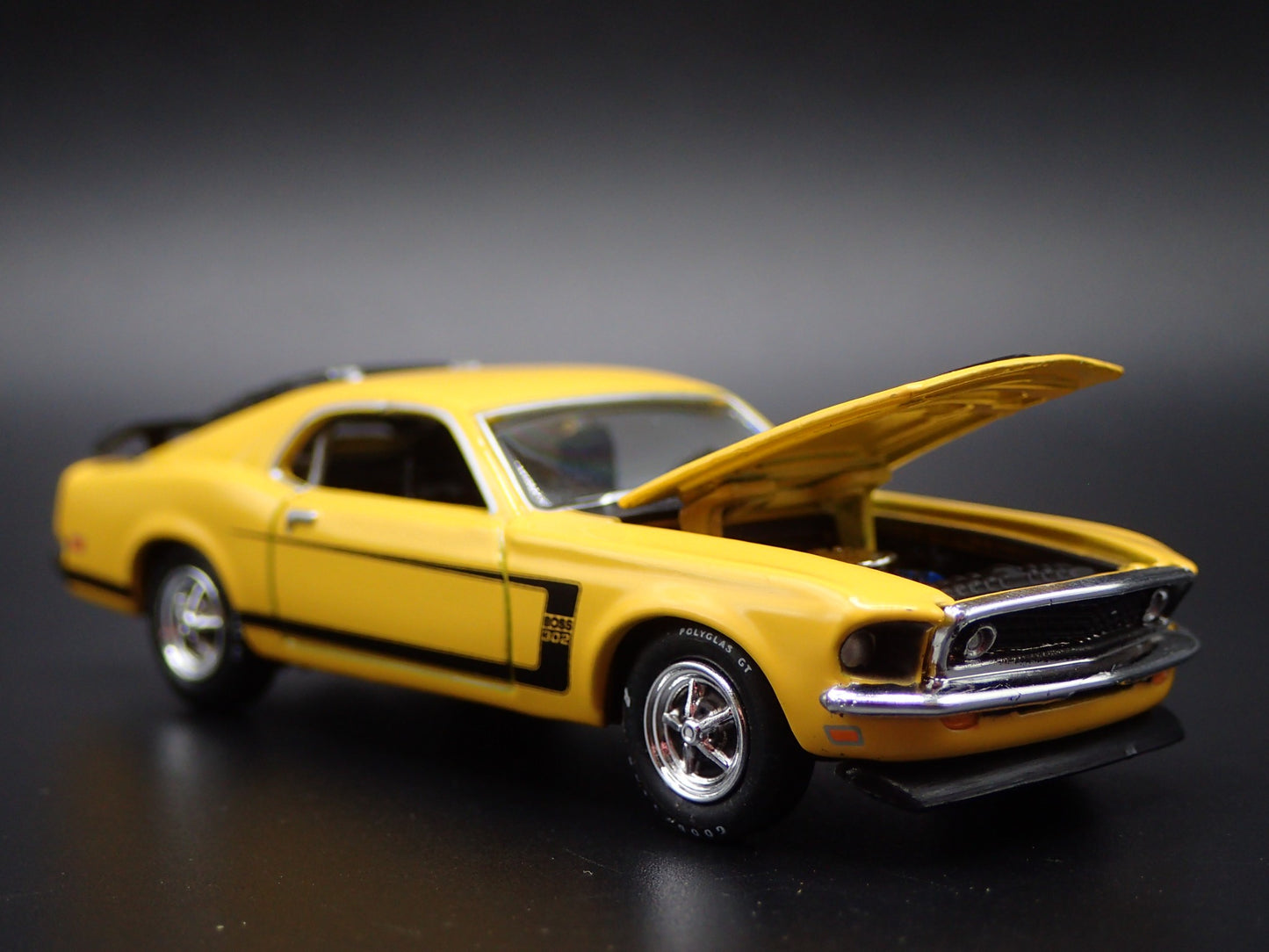 1969 69 FORD MUSTANG BOSS 302 FASTBACK 1/64 SCALE COLLECTIBLE DIECAST MODEL CAR
