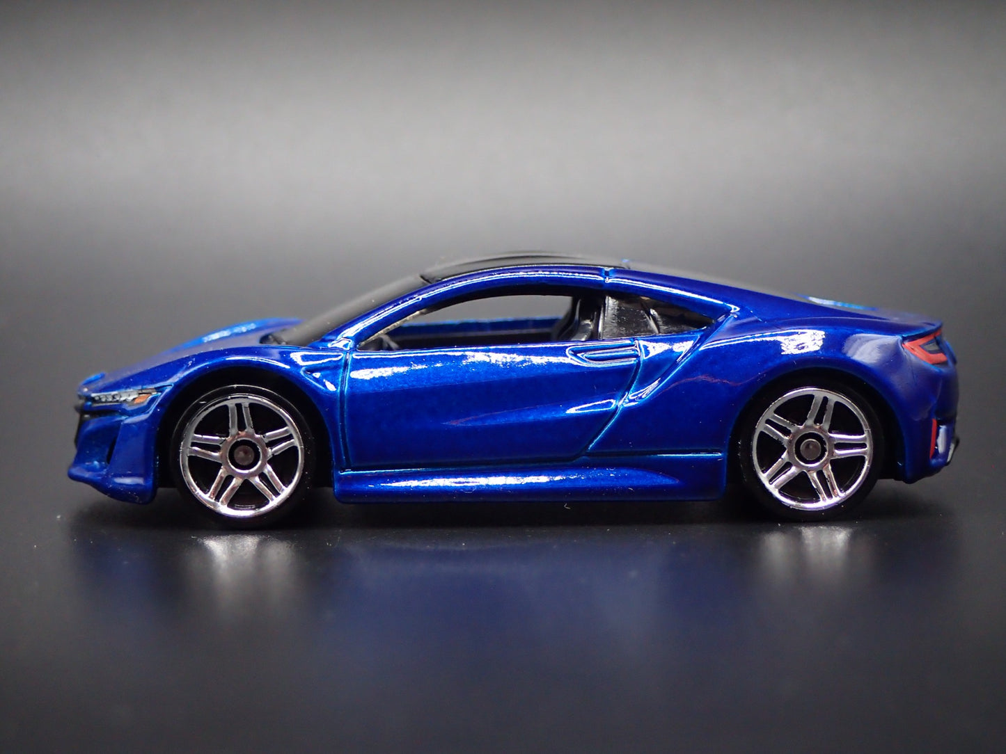 2016-2022 ACURA NSX SUPER CAR 1:64 SCALE COLLECTIBLE DIORAMA DIECAST MODEL CAR