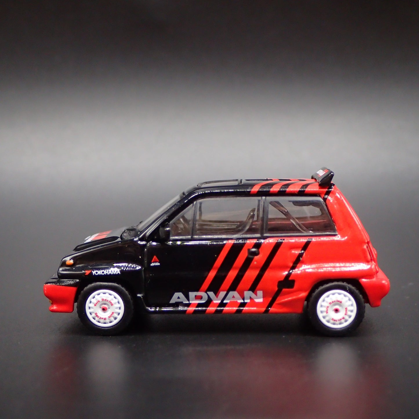 1981-1986 HONDA CITY TURBO II ADVAN RACING 1:64 SCALE DIORAMA DIECAST MODEL CAR