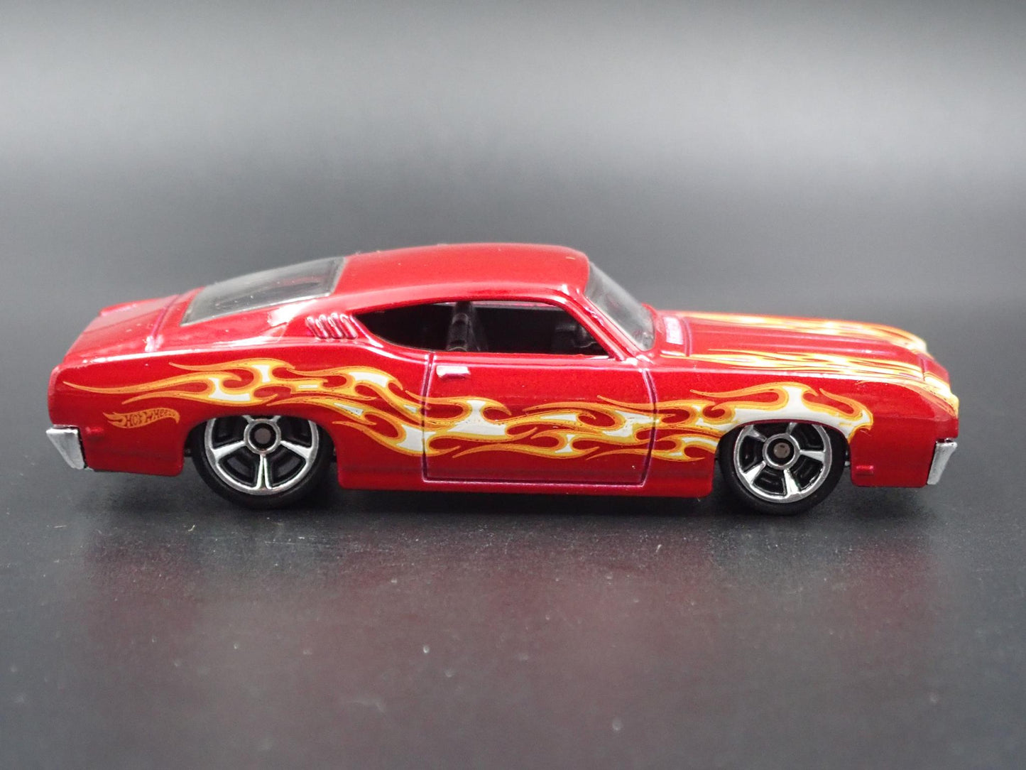 1969 69 FORD TORINO TALLADEGA 1:64 SCALE COLLECTIBLE DIORAMA DIECAST MODEL CAR