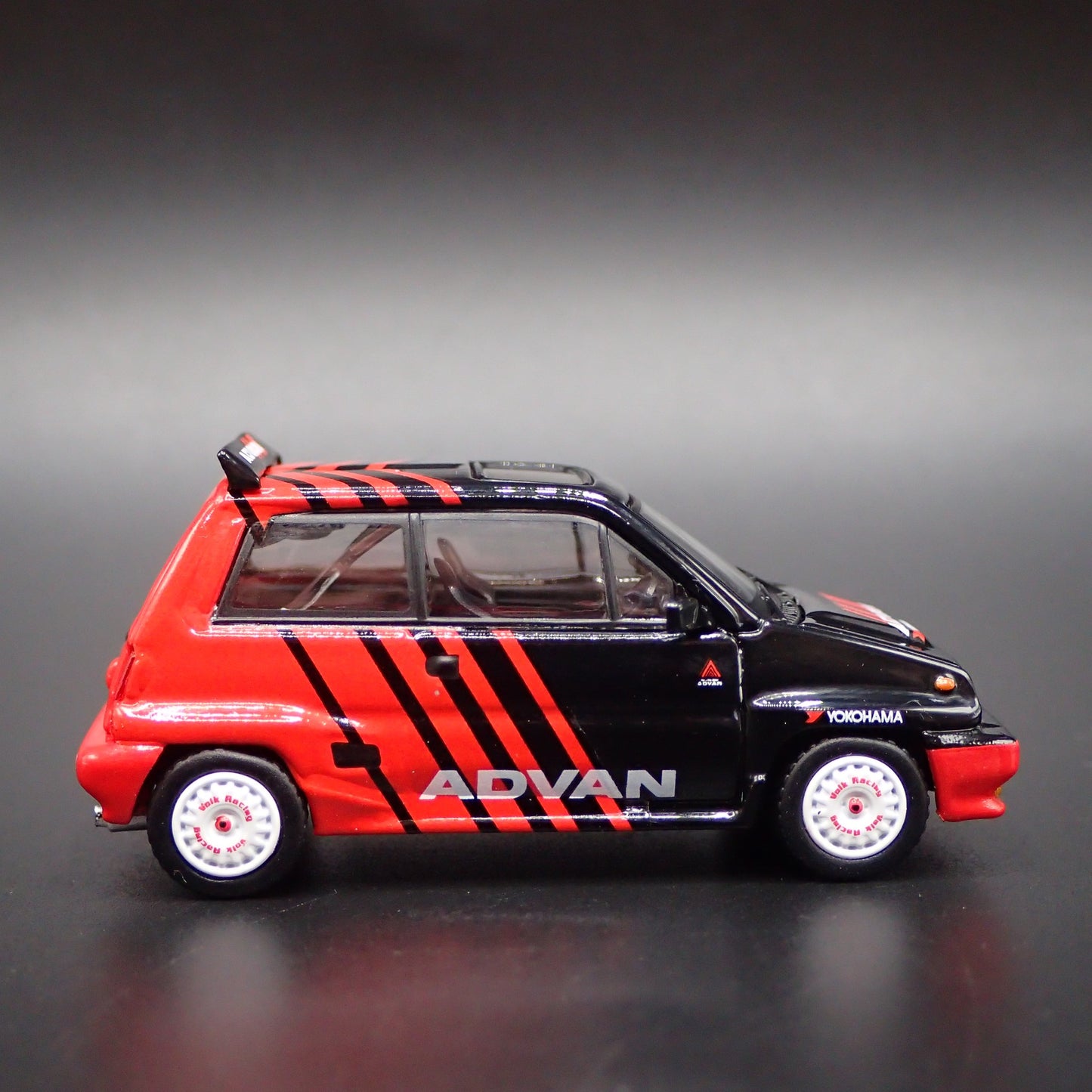 1981-1986 HONDA CITY TURBO II ADVAN RACING 1:64 SCALE DIORAMA DIECAST MODEL CAR