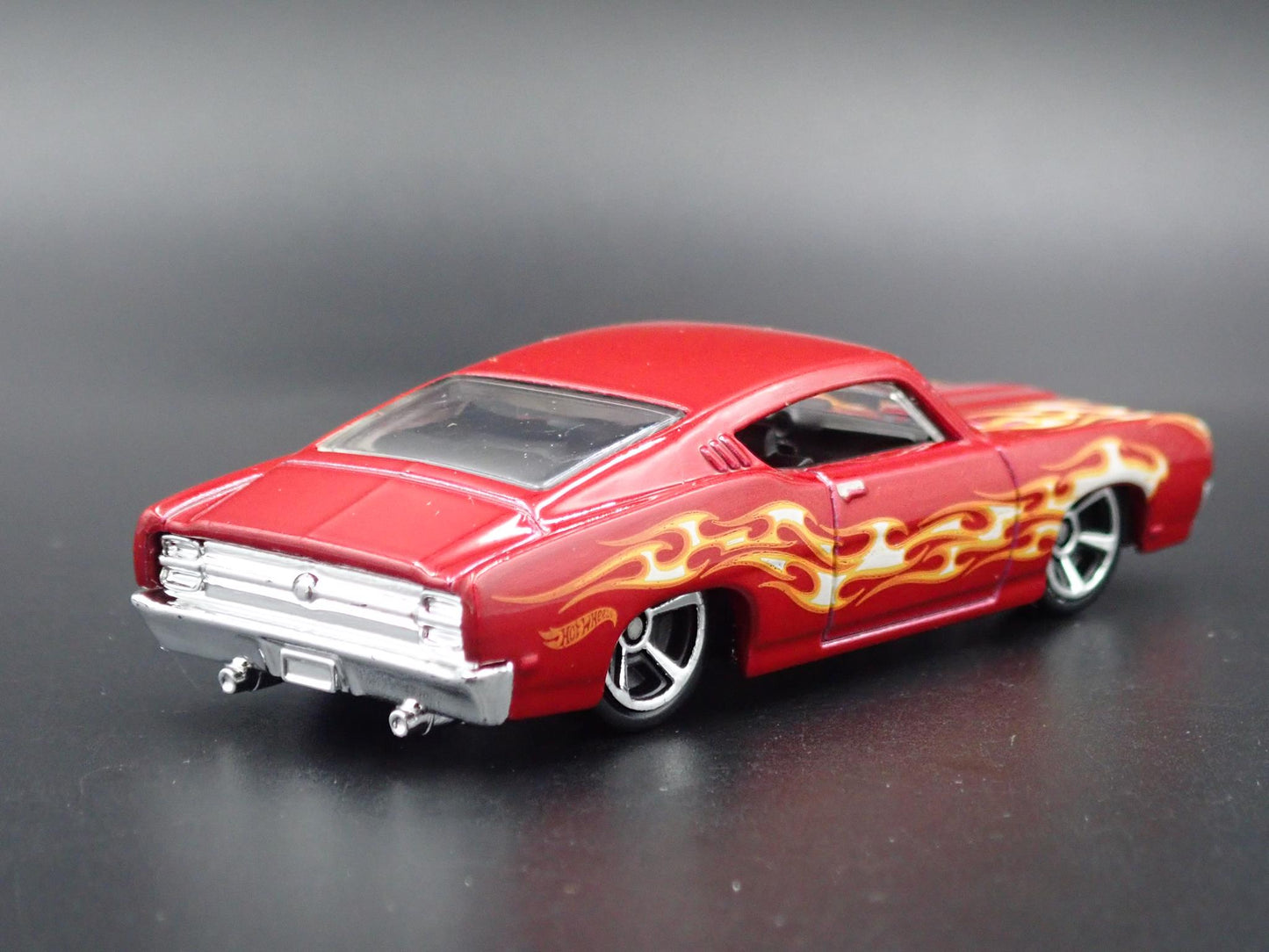 1969 69 FORD TORINO TALLADEGA 1:64 SCALE COLLECTIBLE DIORAMA DIECAST MODEL CAR