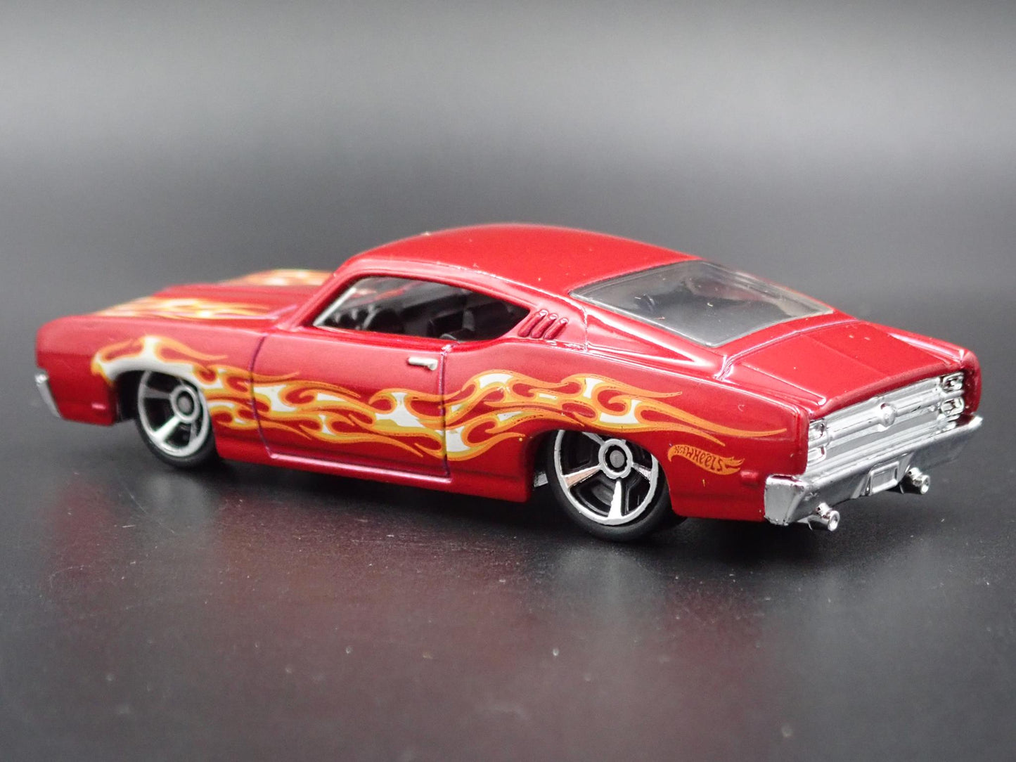 1969 69 FORD TORINO TALLADEGA 1:64 SCALE COLLECTIBLE DIORAMA DIECAST MODEL CAR