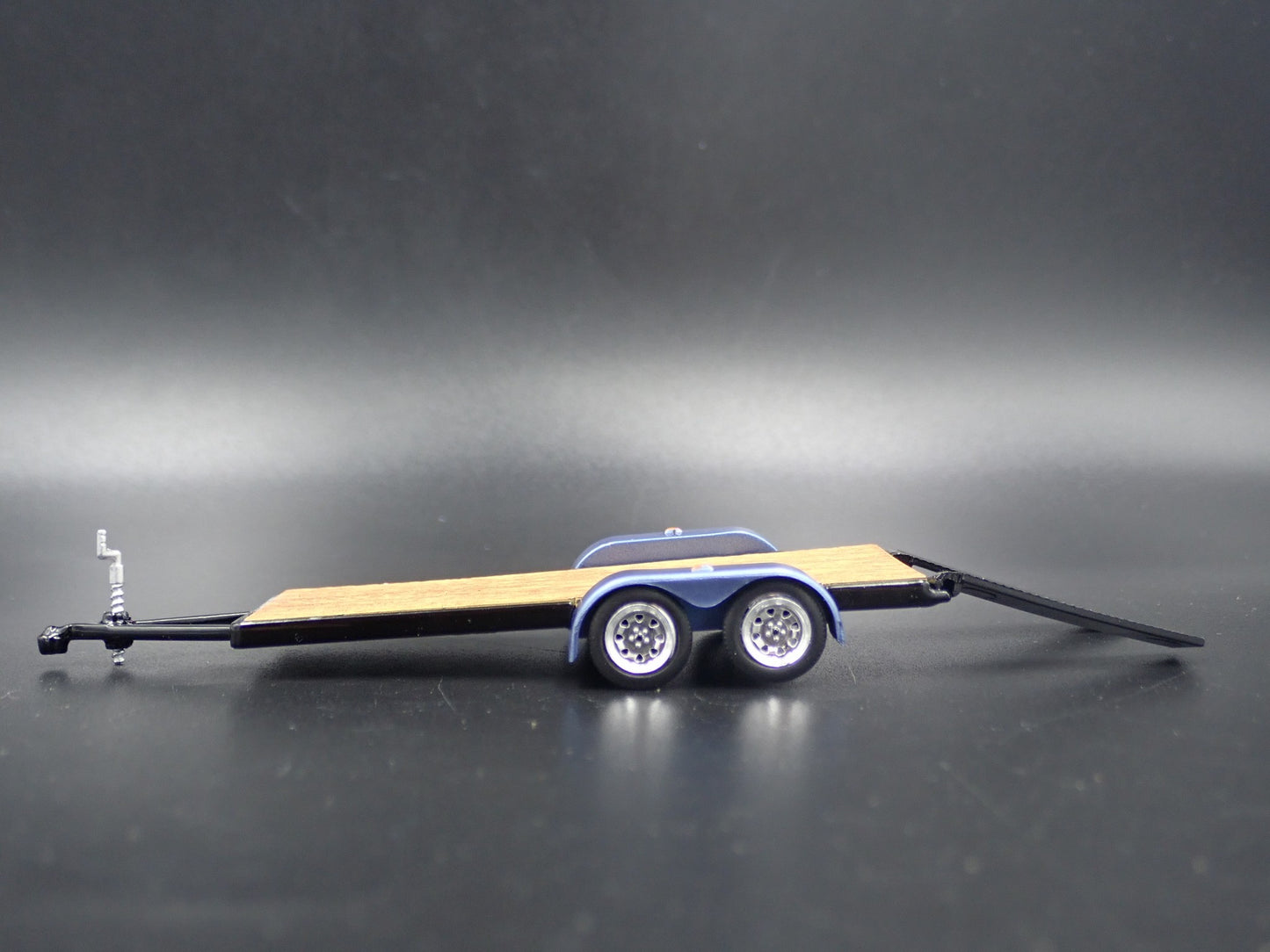 OPEN FLATBED CAR TRAILER w/ LOADING RAMPS RARE 1:64 SCALE LIMITED DIECAST MODEL