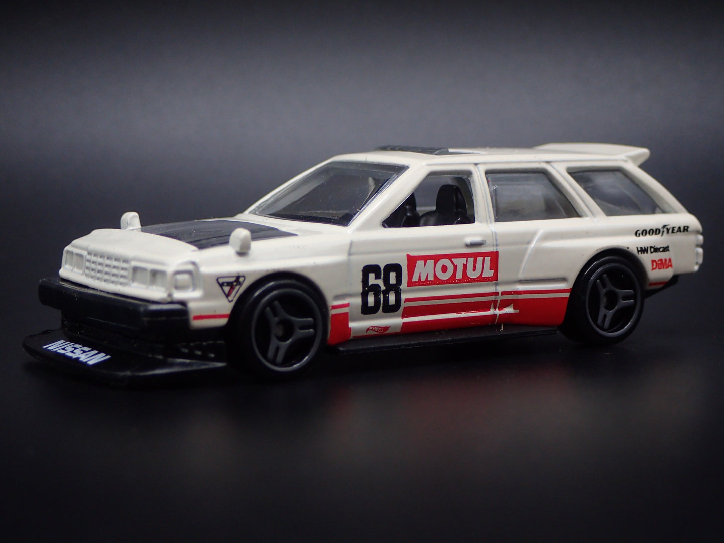 NISSAN MAXIMA DRIFT WAGON WHITE 1:64 SCALE COLLECTIBLE DIORAMA DIECAST MODEL CAR