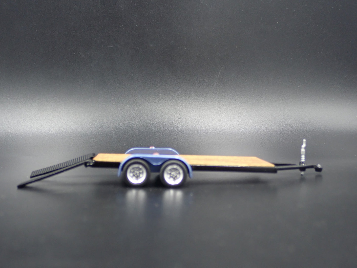 OPEN FLATBED CAR TRAILER w/ LOADING RAMPS RARE 1:64 SCALE LIMITED DIECAST MODEL